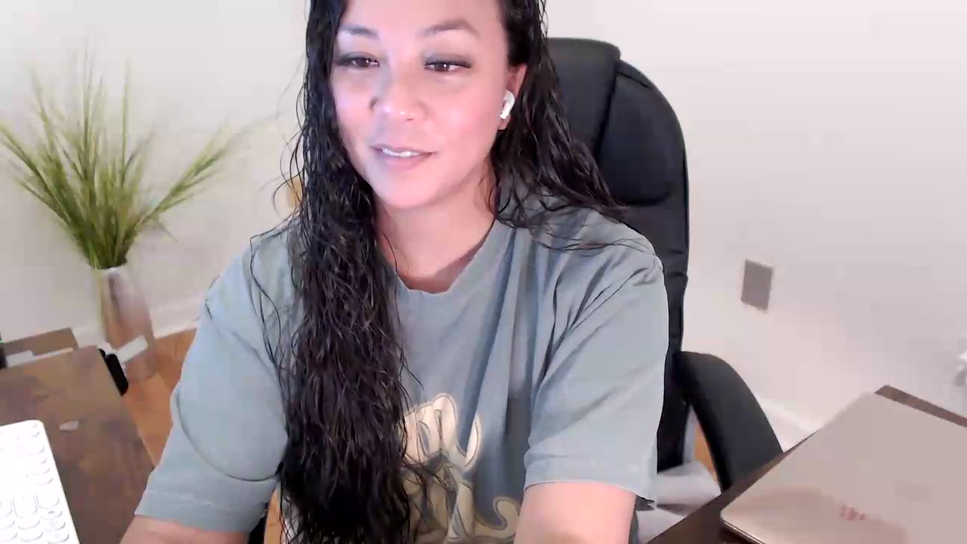Gallery image thumbnail from CoconutCreme's myfreecams stream on, 08/11/2026, 20:22 image 18 of 20