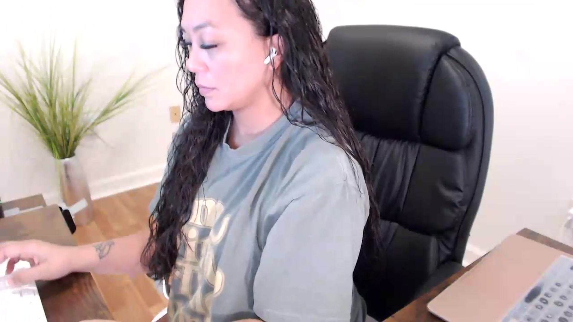 Gallery image thumbnail from CoconutCreme's myfreecams stream on, 08/11/2026, 20:22 image 17 of 20