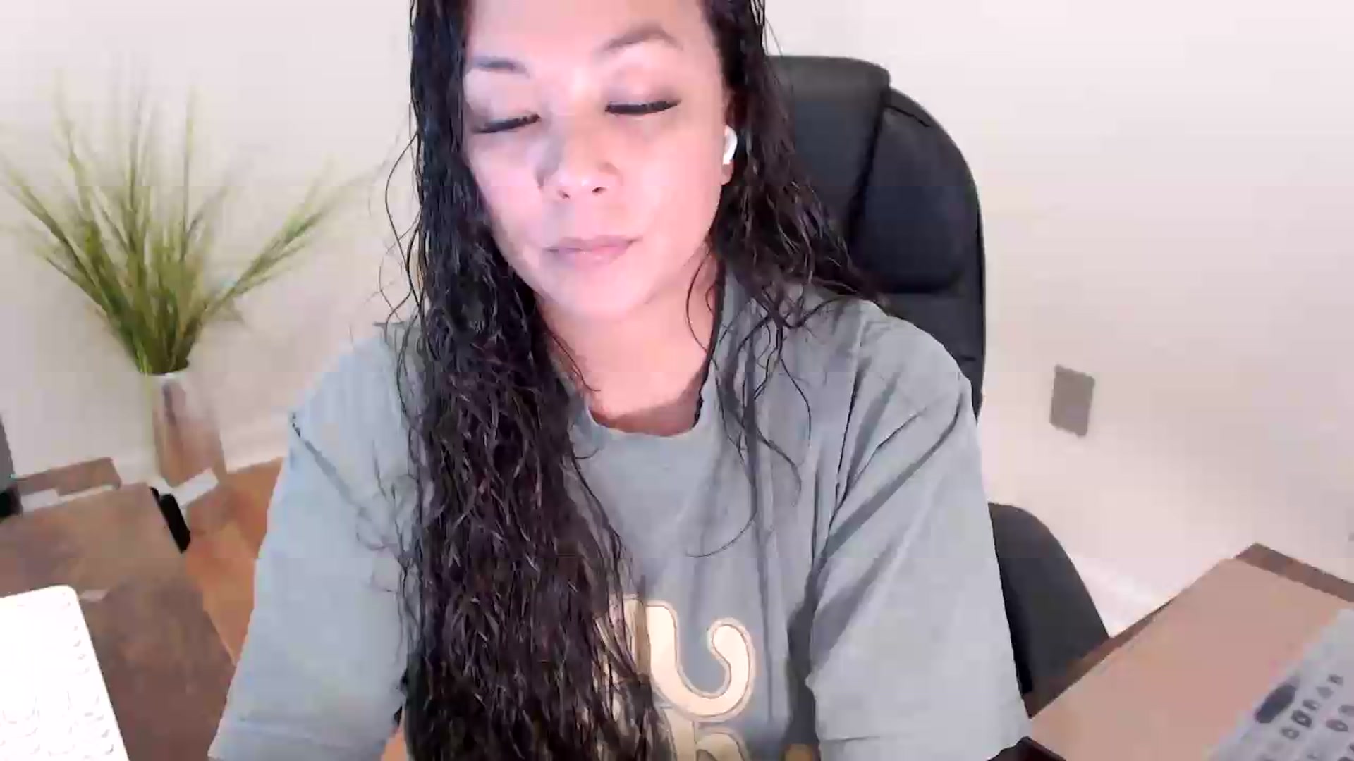 Gallery image thumbnail from CoconutCreme's myfreecams stream on, 08/11/2026, 20:22 image 1 of 20
