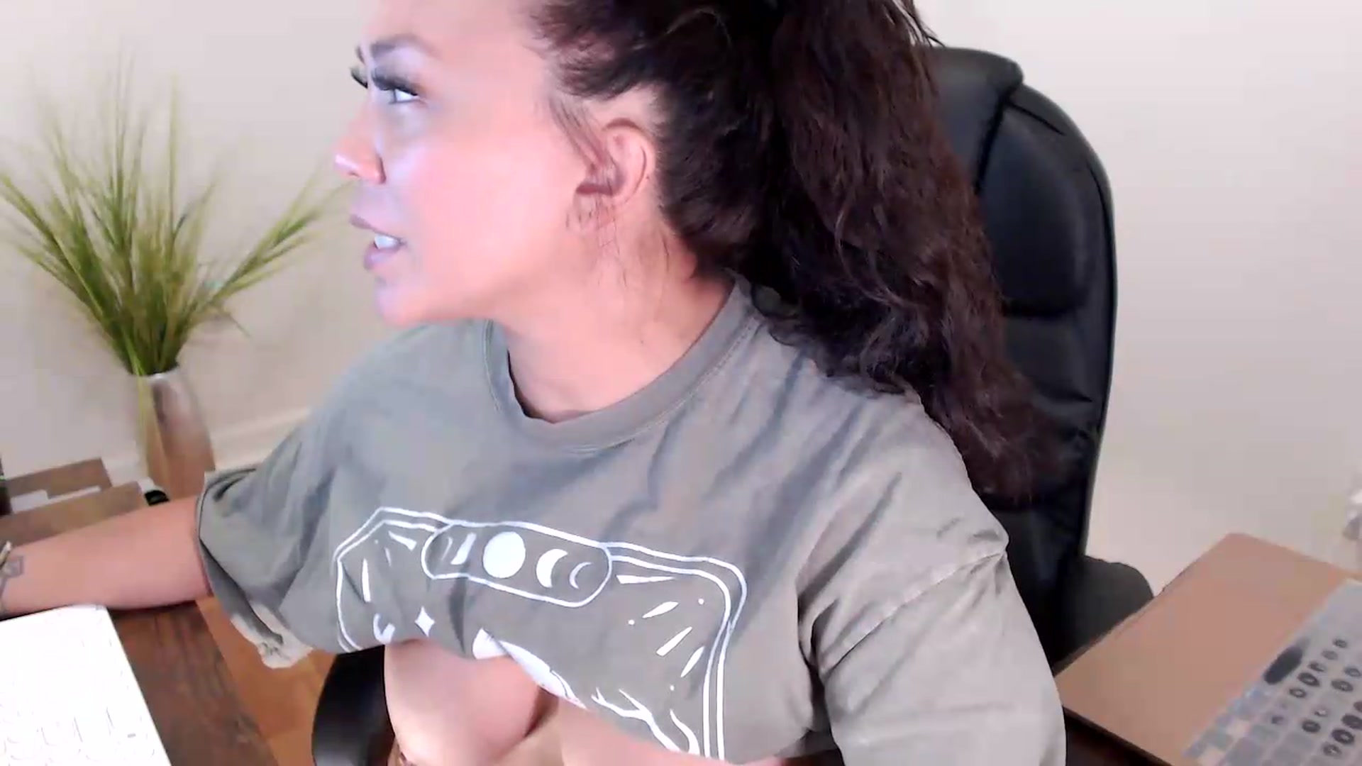 Gallery image thumbnail from CoconutCreme's myfreecams stream on, 09/04/2026, 15:06 image 14 of 20