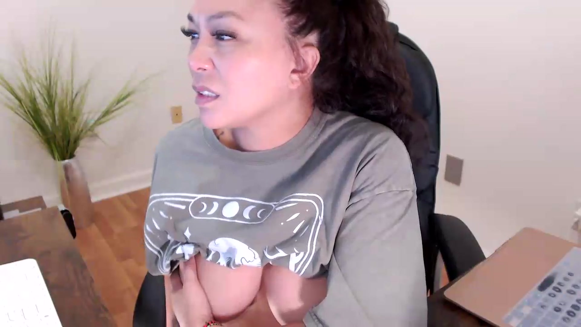 Gallery image thumbnail from CoconutCreme's myfreecams stream on, 09/04/2026, 18:40 image 14 of 20
