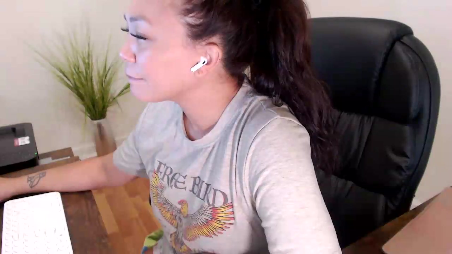 Gallery image thumbnail from CoconutCreme's myfreecams stream on, 09/08/2026, 14:01 image 7 of 20