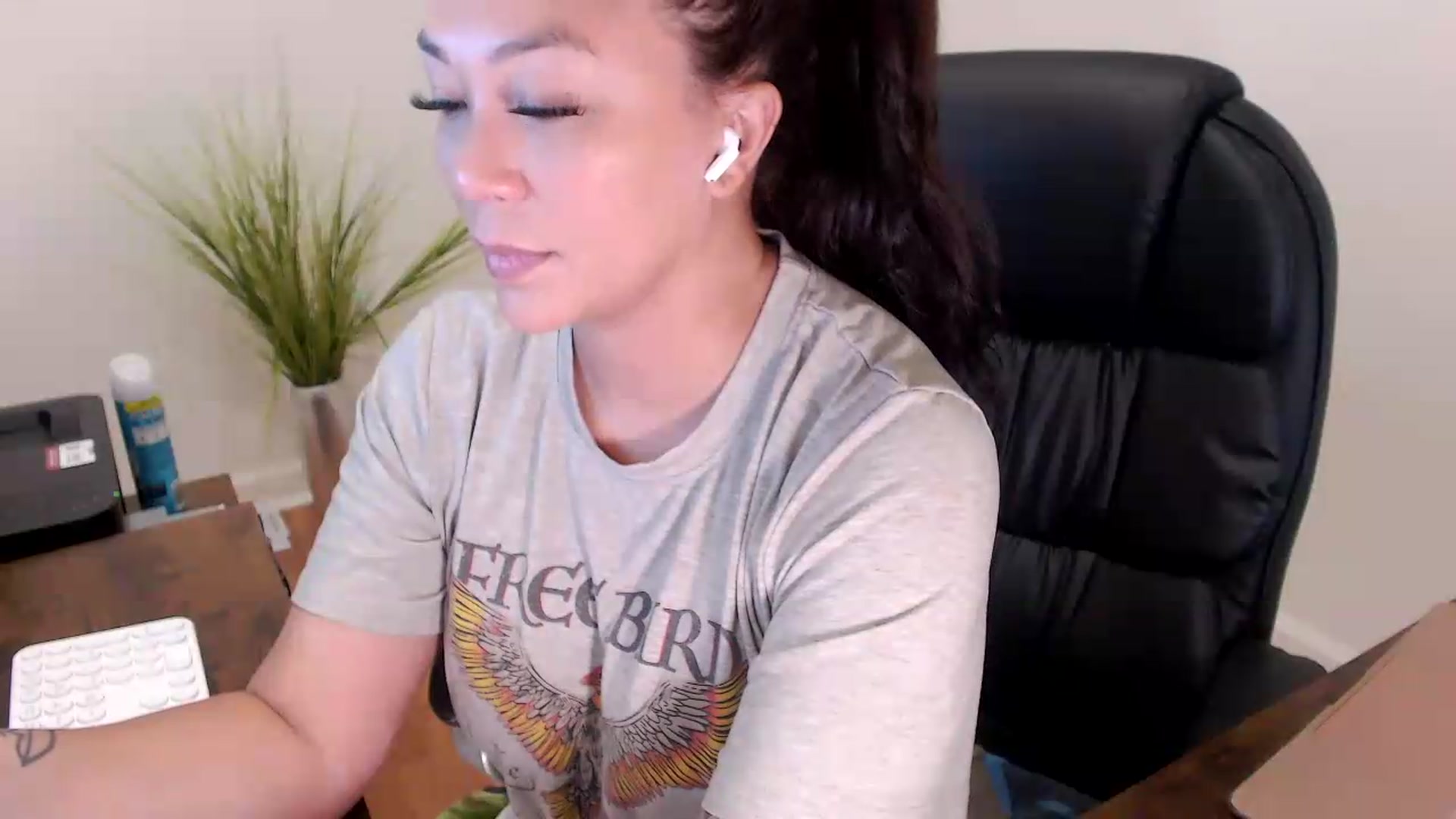 Gallery image thumbnail from CoconutCreme's myfreecams stream on, 09/08/2026, 14:01 image 5 of 20