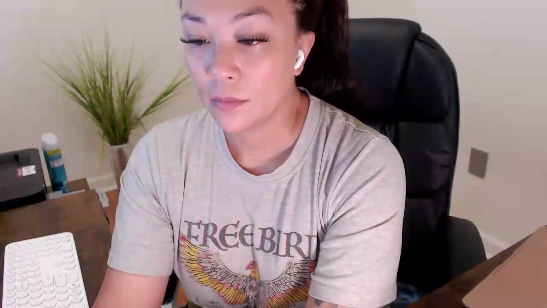 Gallery image thumbnail from CoconutCreme's myfreecams stream on, 09/08/2026, 14:01 image 2 of 20