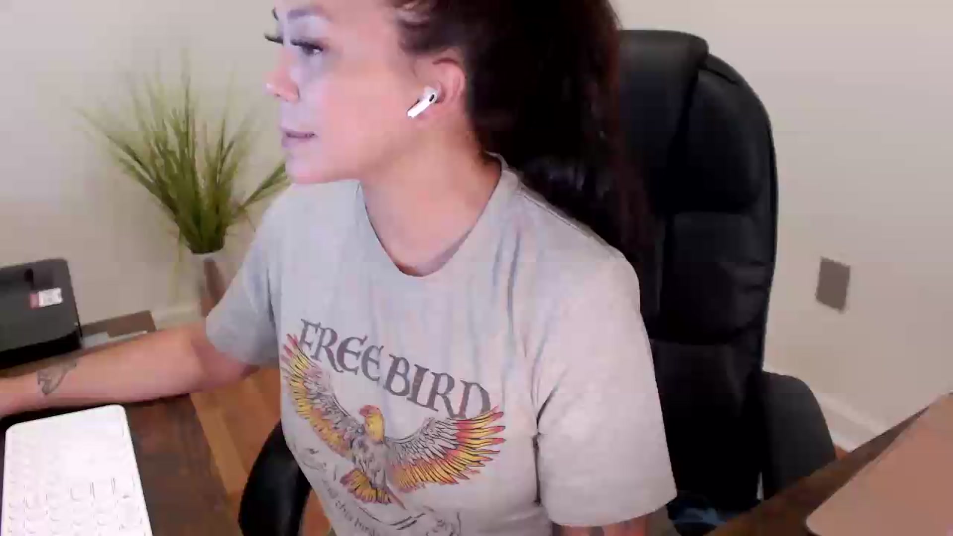 Gallery image thumbnail from CoconutCreme's myfreecams stream on, 09/08/2026, 14:30 image 15 of 20