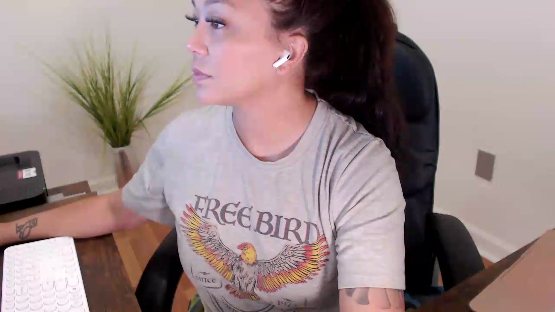Gallery image thumbnail from CoconutCreme's myfreecams stream on, 09/08/2026, 14:30 image 2 of 20