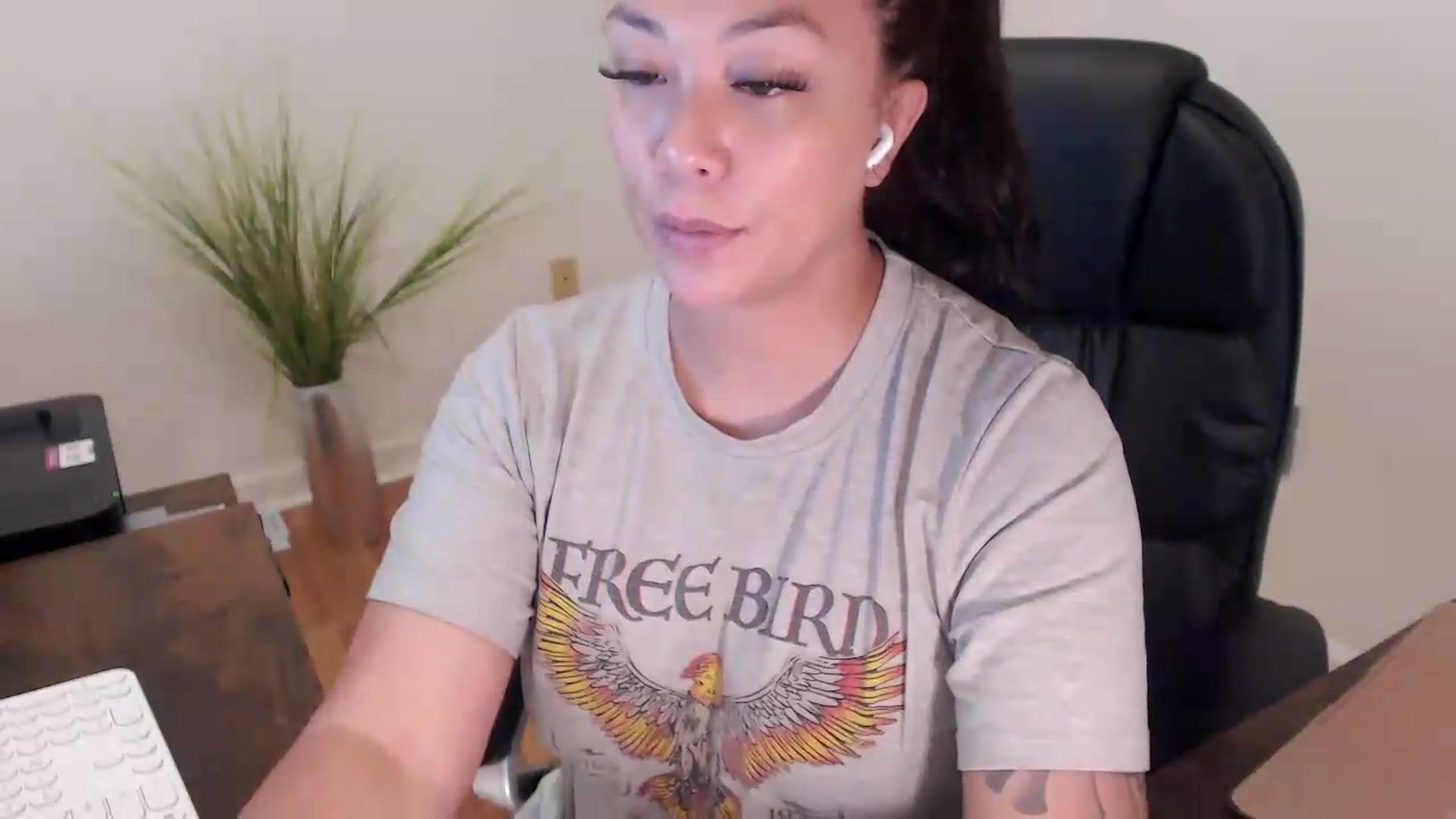 Gallery image thumbnail from CoconutCreme's myfreecams stream on, 09/08/2026, 15:13 image 4 of 20