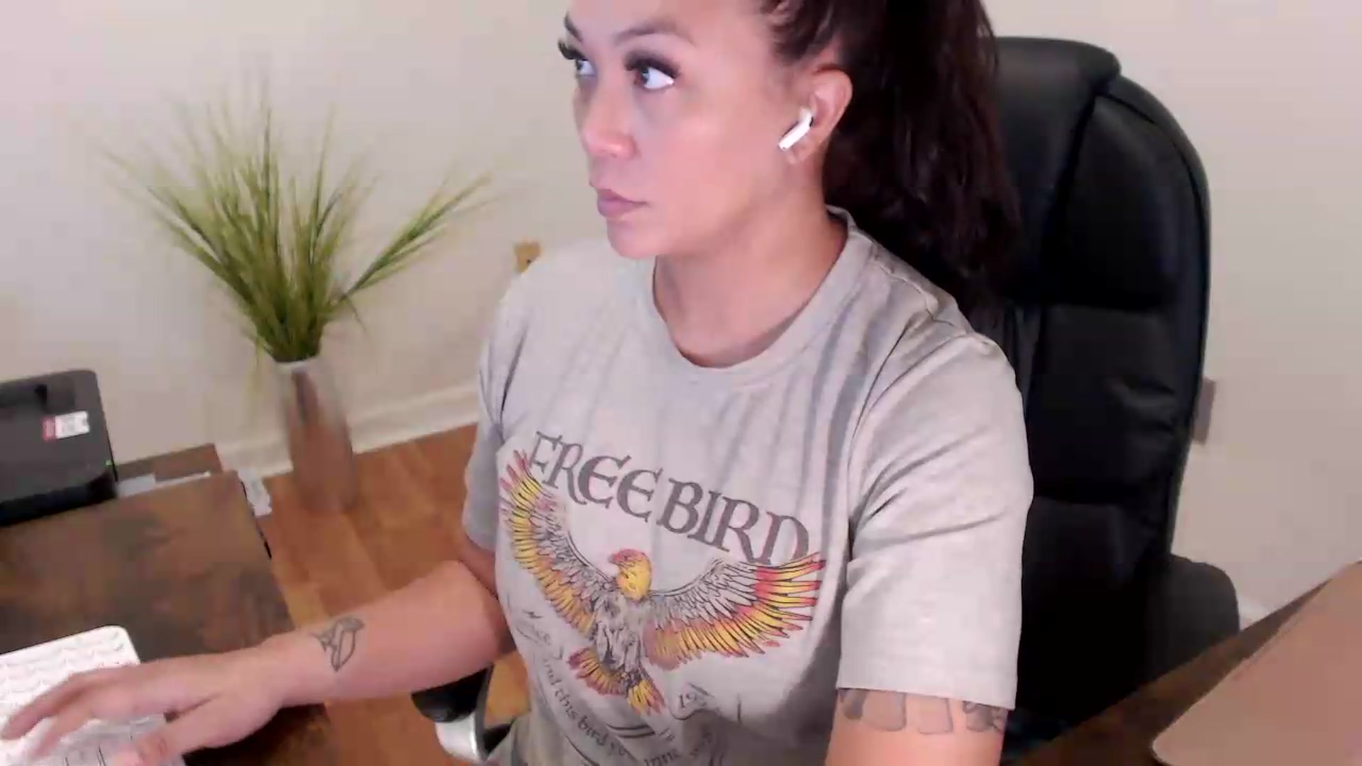 Gallery image thumbnail from CoconutCreme's myfreecams stream on, 09/08/2026, 15:13 image 10 of 20