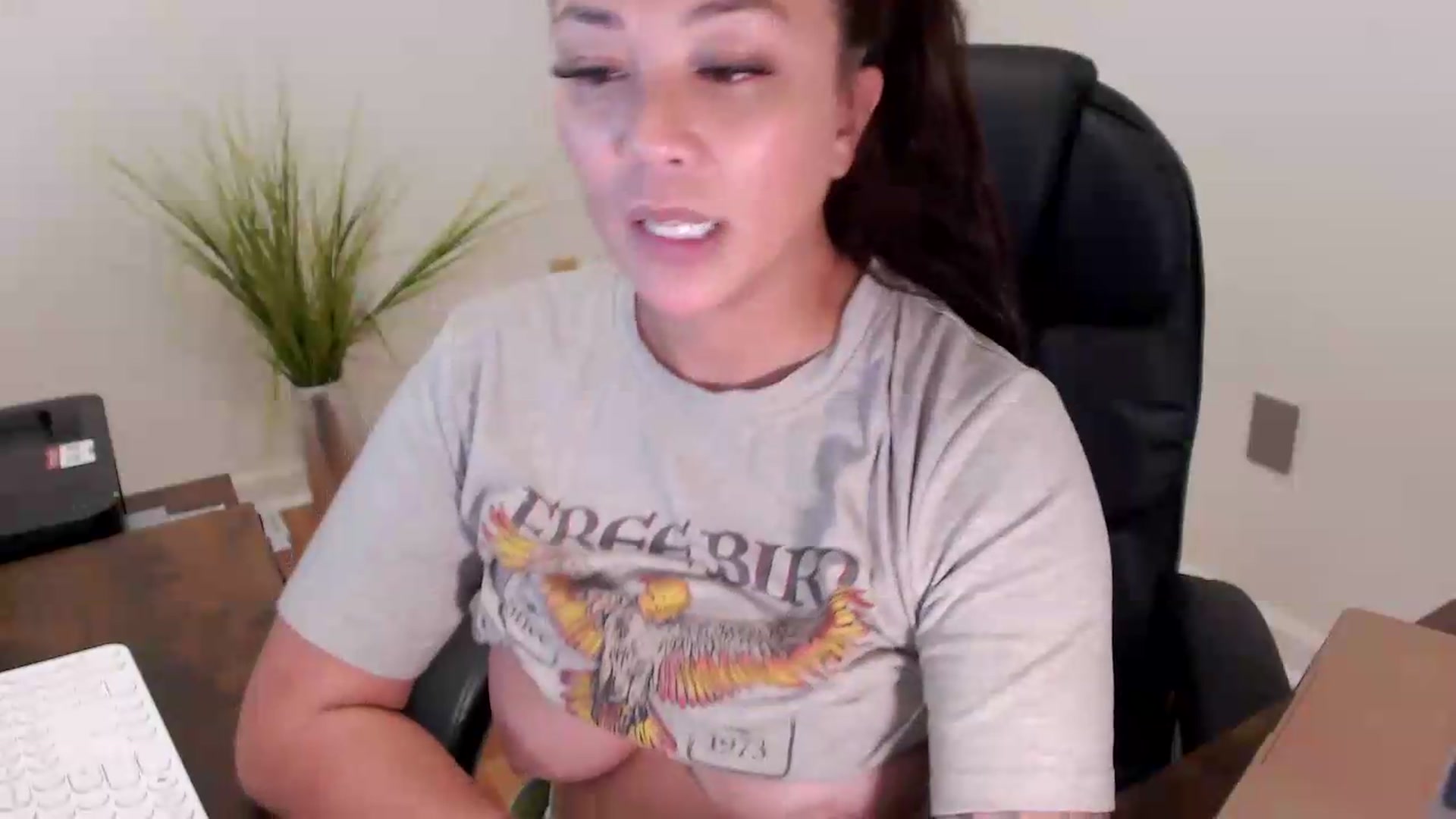 Gallery image thumbnail from CoconutCreme's myfreecams stream on, 09/08/2026, 19:25 image 8 of 20