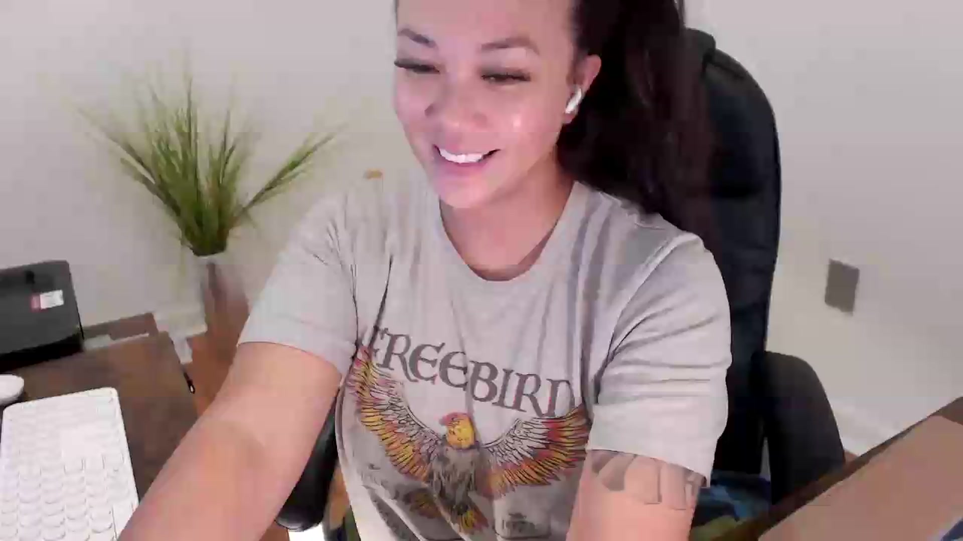 Gallery image thumbnail from CoconutCreme's myfreecams stream on, 09/08/2026, 20:32 image 10 of 20
