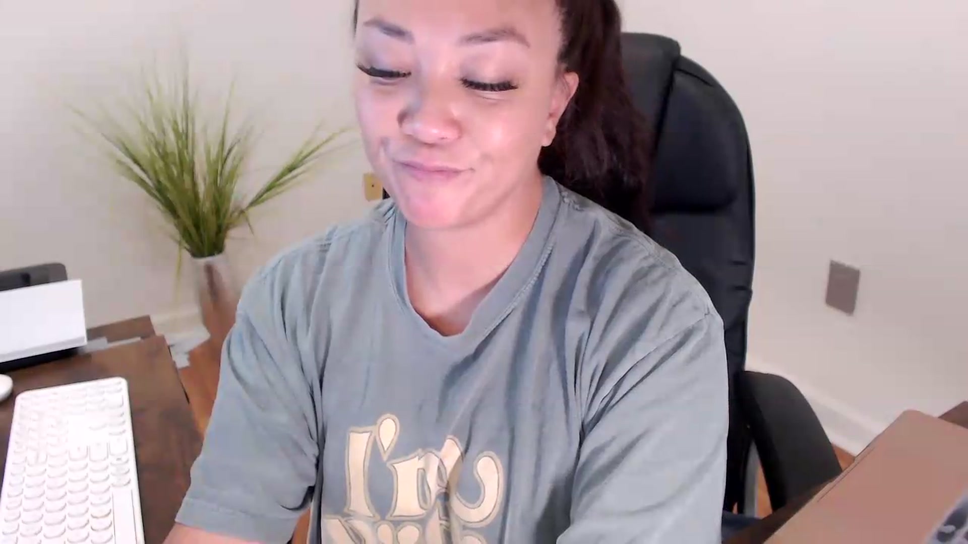 Gallery image thumbnail from CoconutCreme's myfreecams stream on, 09/09/2026, 16:04 image 17 of 20