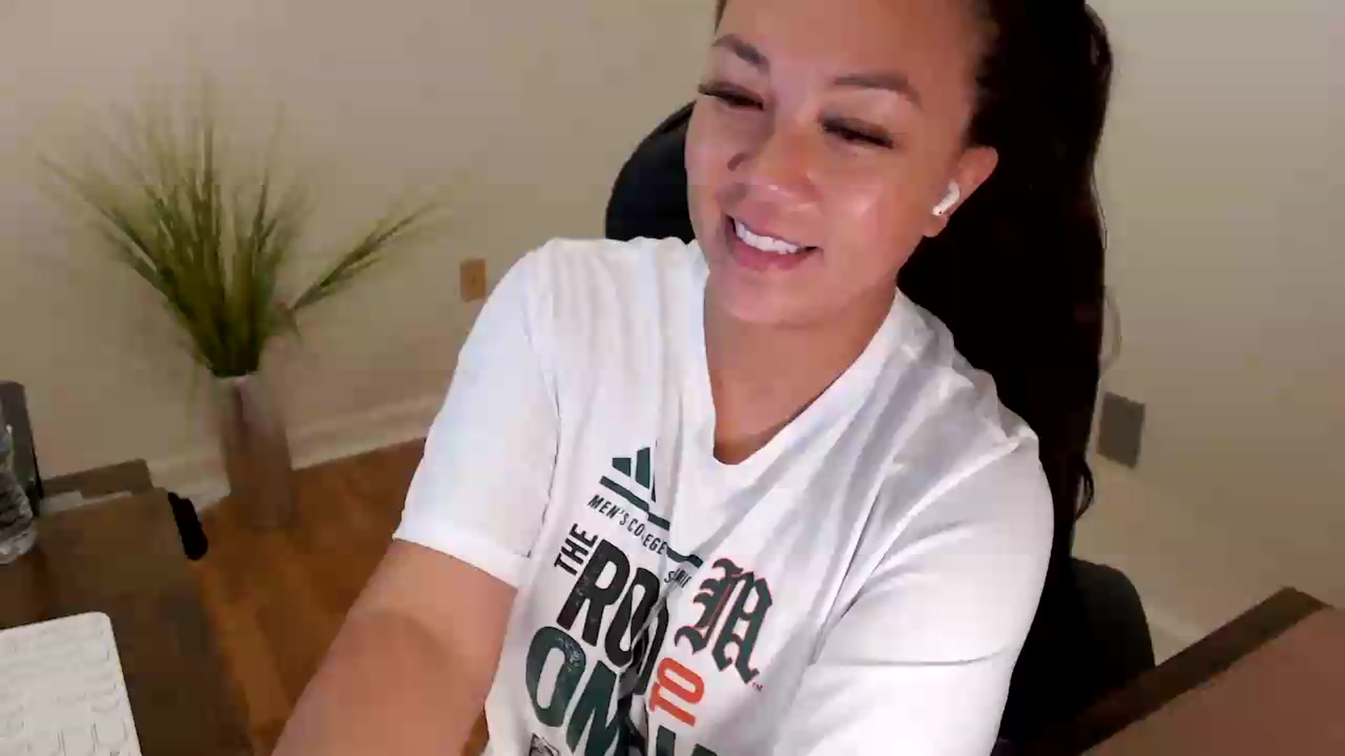 Gallery image thumbnail from CoconutCreme's myfreecams stream on, 09/15/2026, 16:25 image 3 of 20