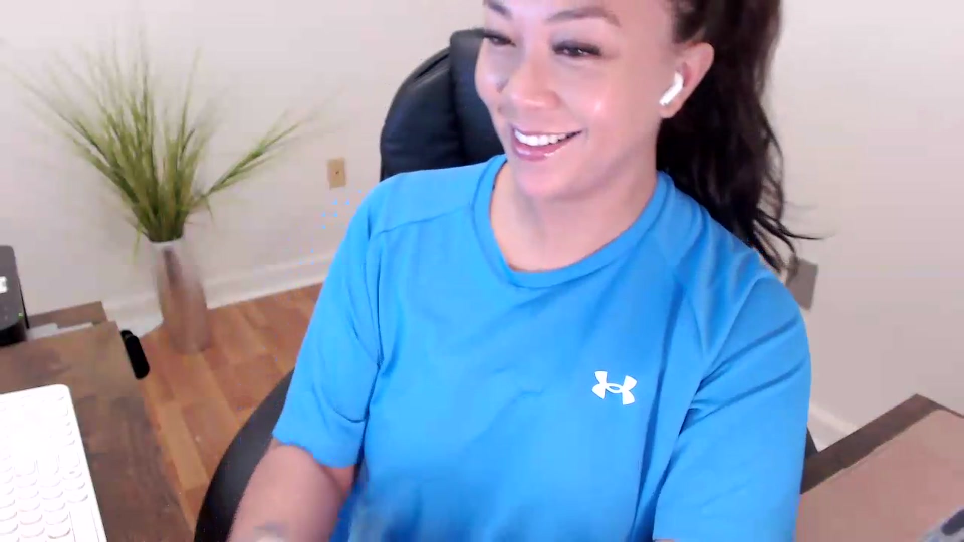 Gallery image thumbnail from CoconutCreme's myfreecams stream on, 09/16/2026, 15:27 image 13 of 20