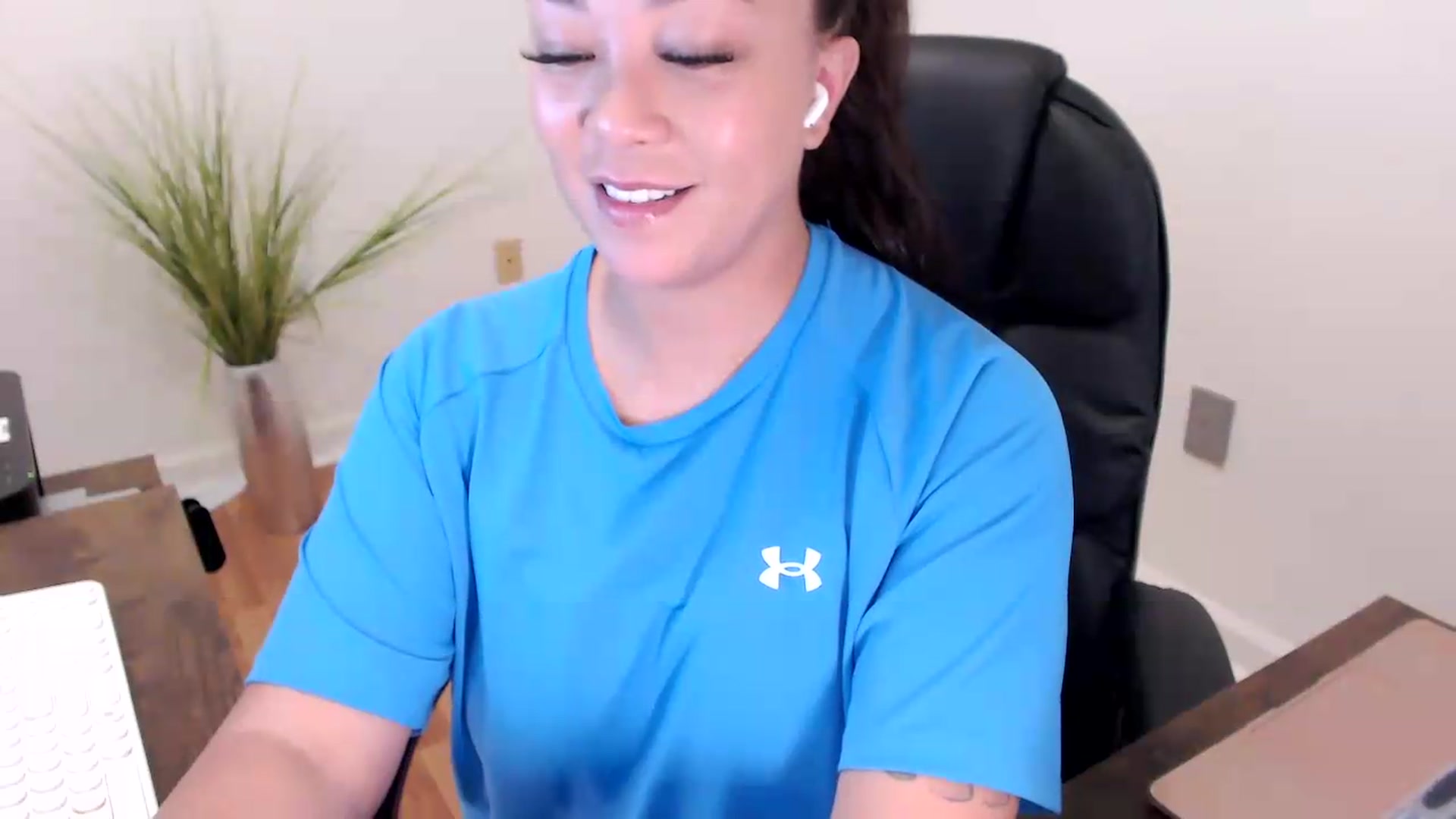 Gallery image thumbnail from CoconutCreme's myfreecams stream on, 09/16/2026, 15:27 image 17 of 20