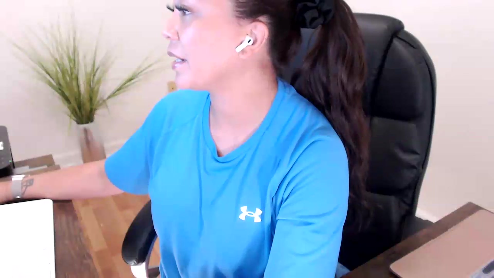 Gallery image thumbnail from CoconutCreme's myfreecams stream on, 09/16/2026, 17:16 image 8 of 20