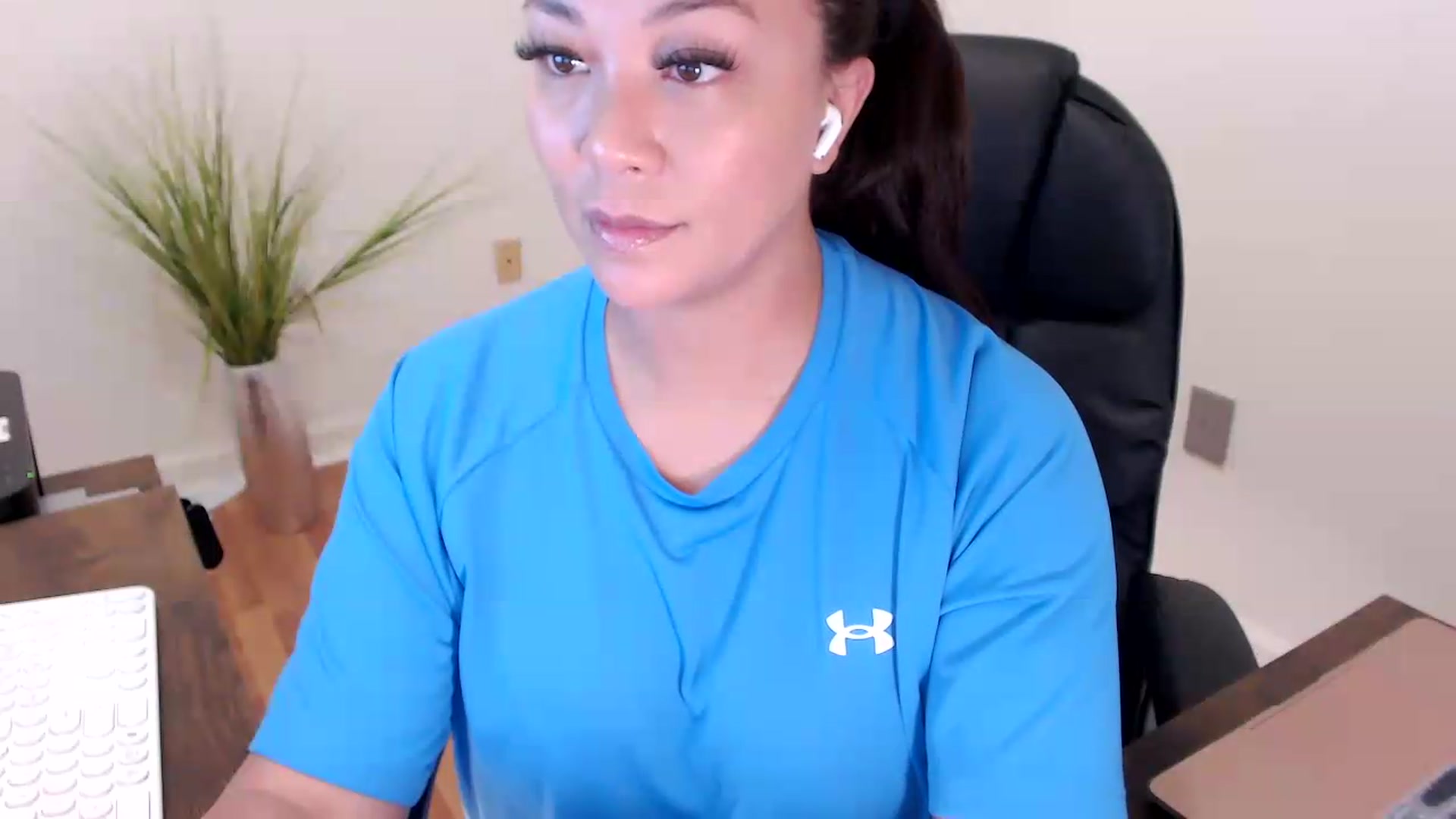Gallery image thumbnail from CoconutCreme's myfreecams stream on, 09/16/2026, 17:16 image 15 of 20