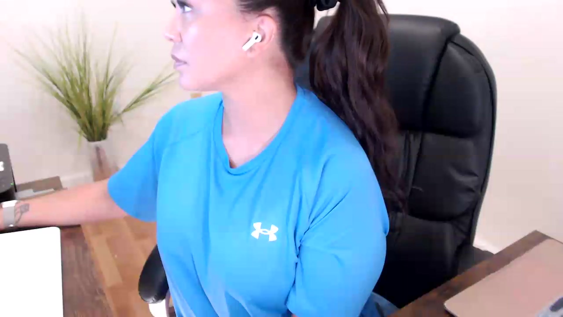 Gallery image thumbnail from CoconutCreme's myfreecams stream on, 09/16/2026, 17:16 image 6 of 20