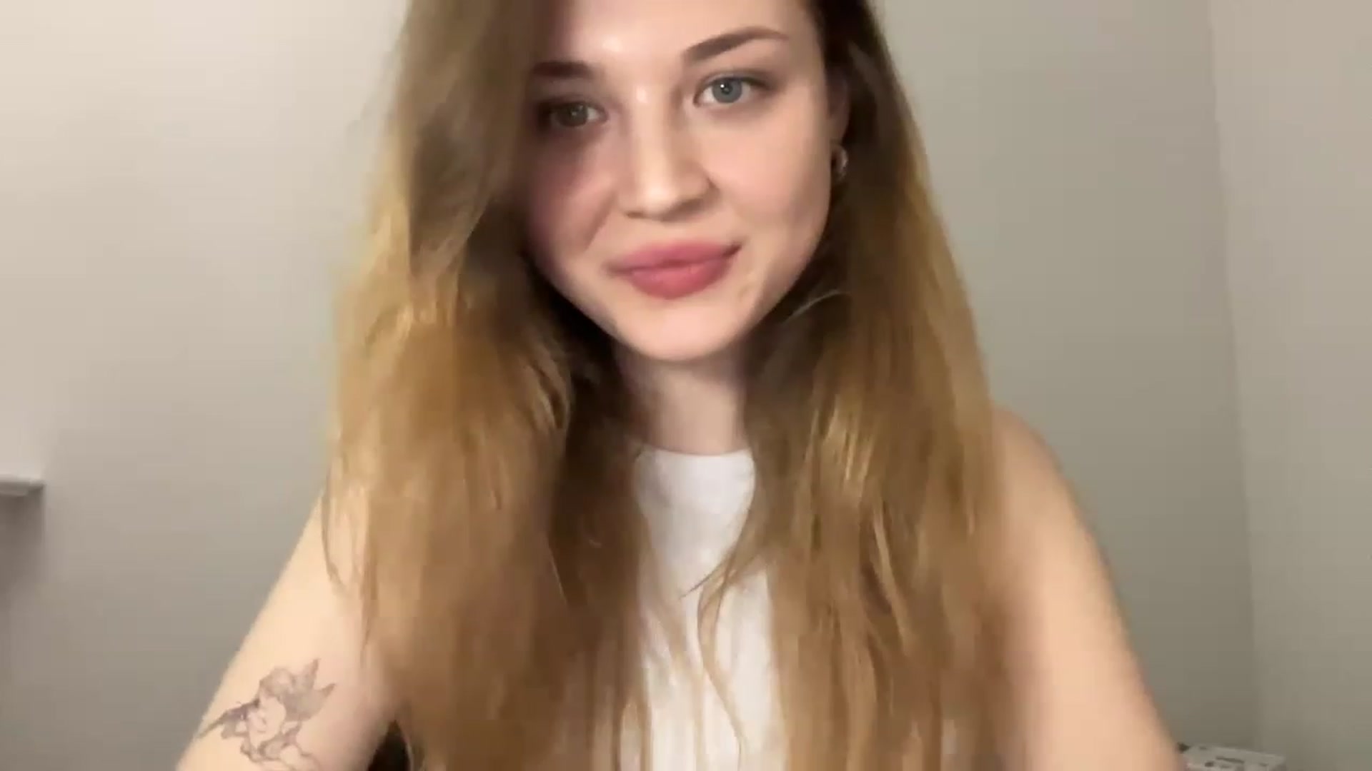 Gallery image thumbnail from Coconut_dream's myfreecams stream on, 05/03/2023, 19:04 image 7 of 20