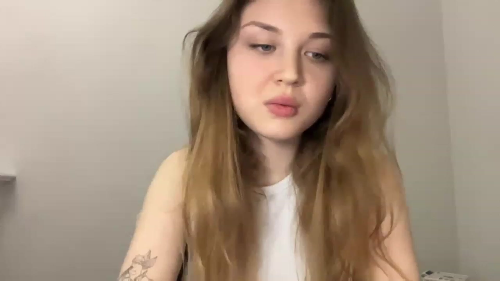 Gallery image thumbnail from Coconut_dream's myfreecams stream on, 05/03/2023, 19:04 image 16 of 20