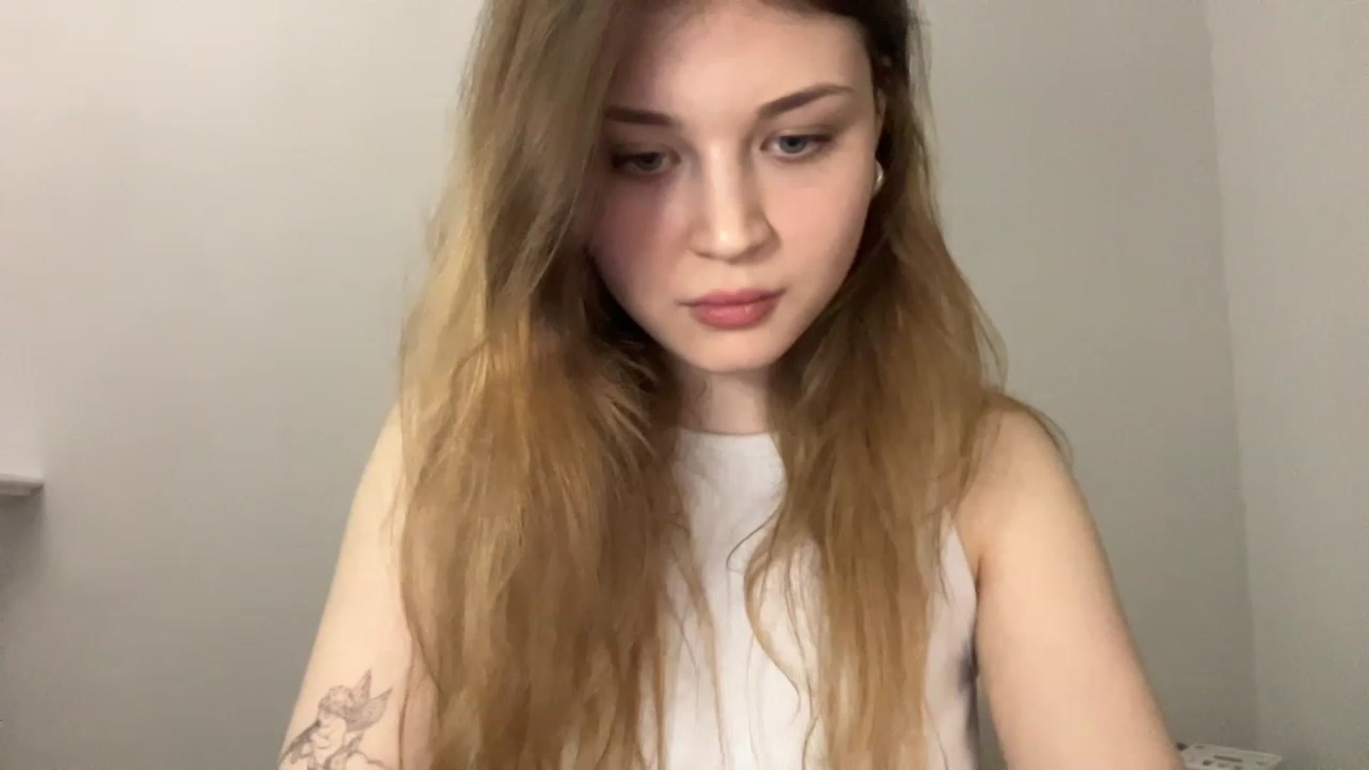 Gallery image thumbnail from Coconut_dream's myfreecams stream on, 05/03/2023, 19:04 image 5 of 20