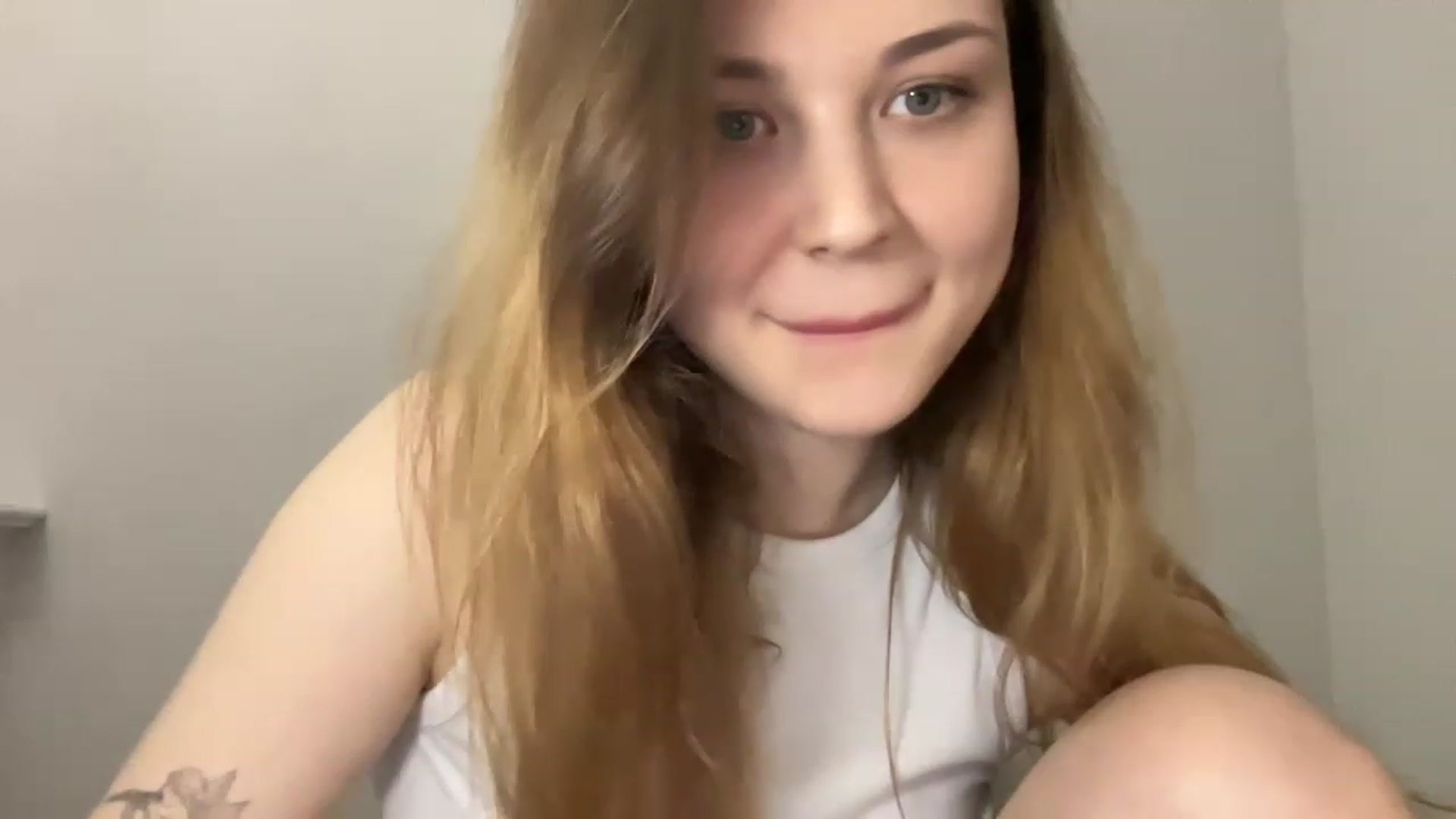 Gallery image thumbnail from Coconut_dream's myfreecams stream on, 05/03/2023, 19:04 image 10 of 20