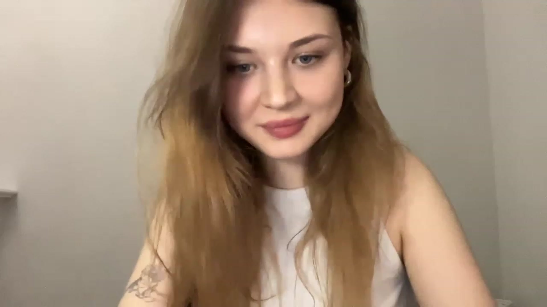 Gallery image thumbnail from Coconut_dream's myfreecams stream on, 05/03/2023, 19:04 image 3 of 20