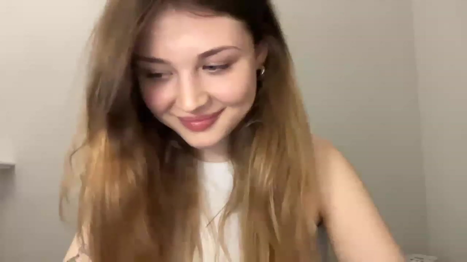 Gallery image thumbnail from Coconut_dream's myfreecams stream on, 05/03/2023, 19:04 image 6 of 20