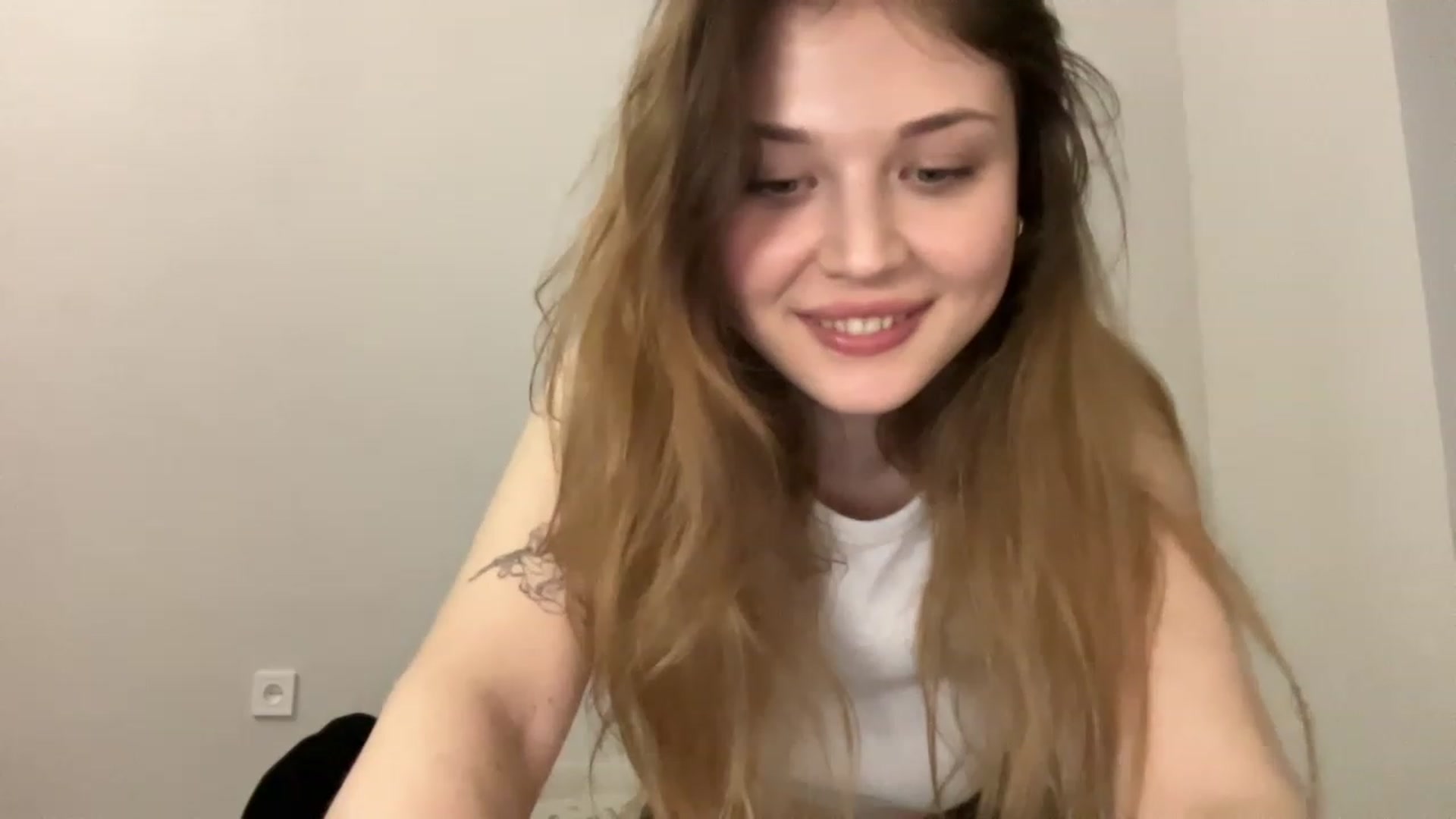 Gallery image thumbnail from Coconut_dream's myfreecams stream on, 05/03/2023, 21:36 image 17 of 20