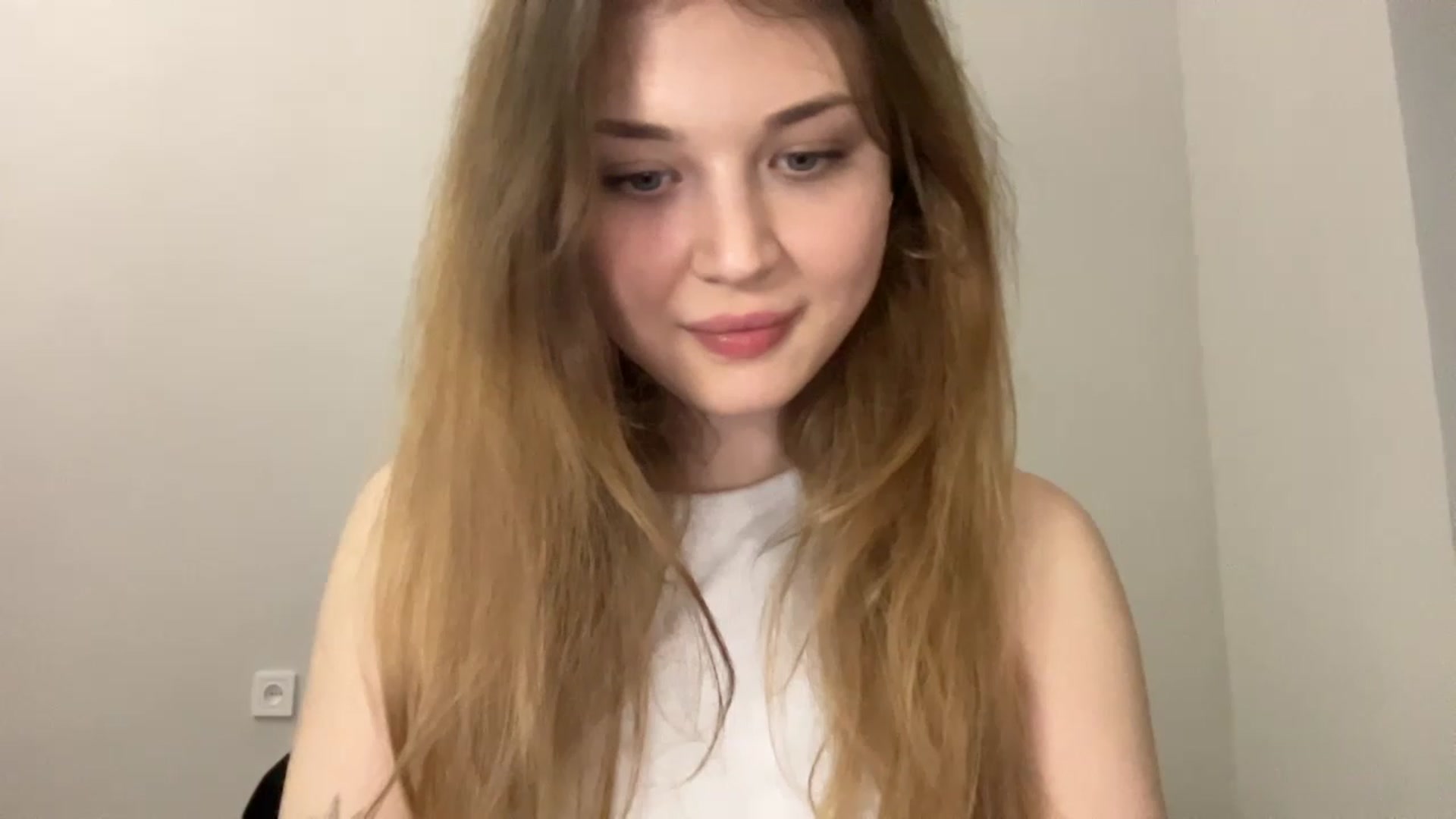 Gallery image thumbnail from Coconut_dream's myfreecams stream on, 05/03/2023, 21:36 image 11 of 20