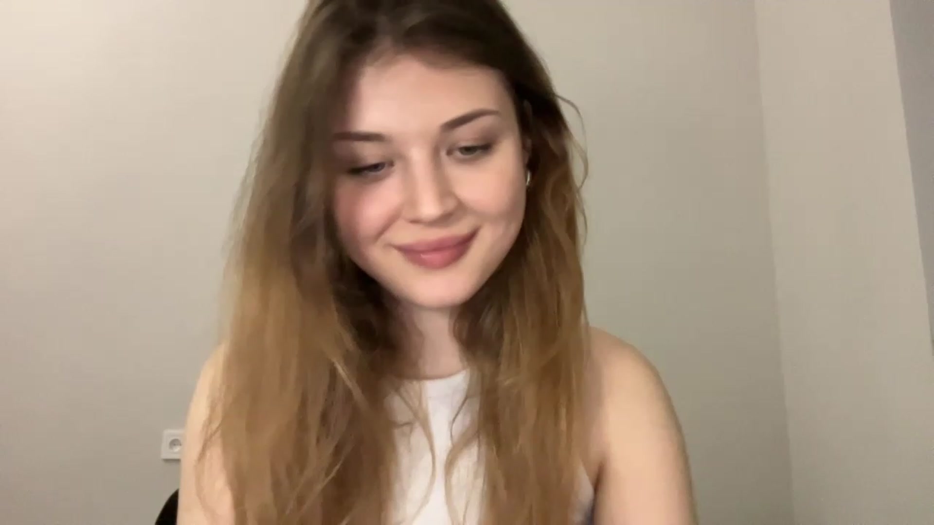 Gallery image thumbnail from Coconut_dream's myfreecams stream on, 05/03/2023, 21:36 image 7 of 20