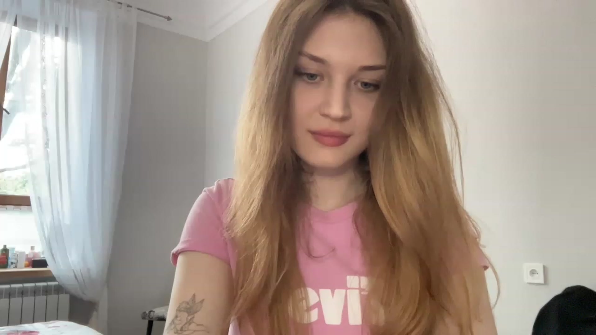 Gallery image thumbnail from Coconut_dream's myfreecams stream on, 05/04/2023, 16:10 image 4 of 20