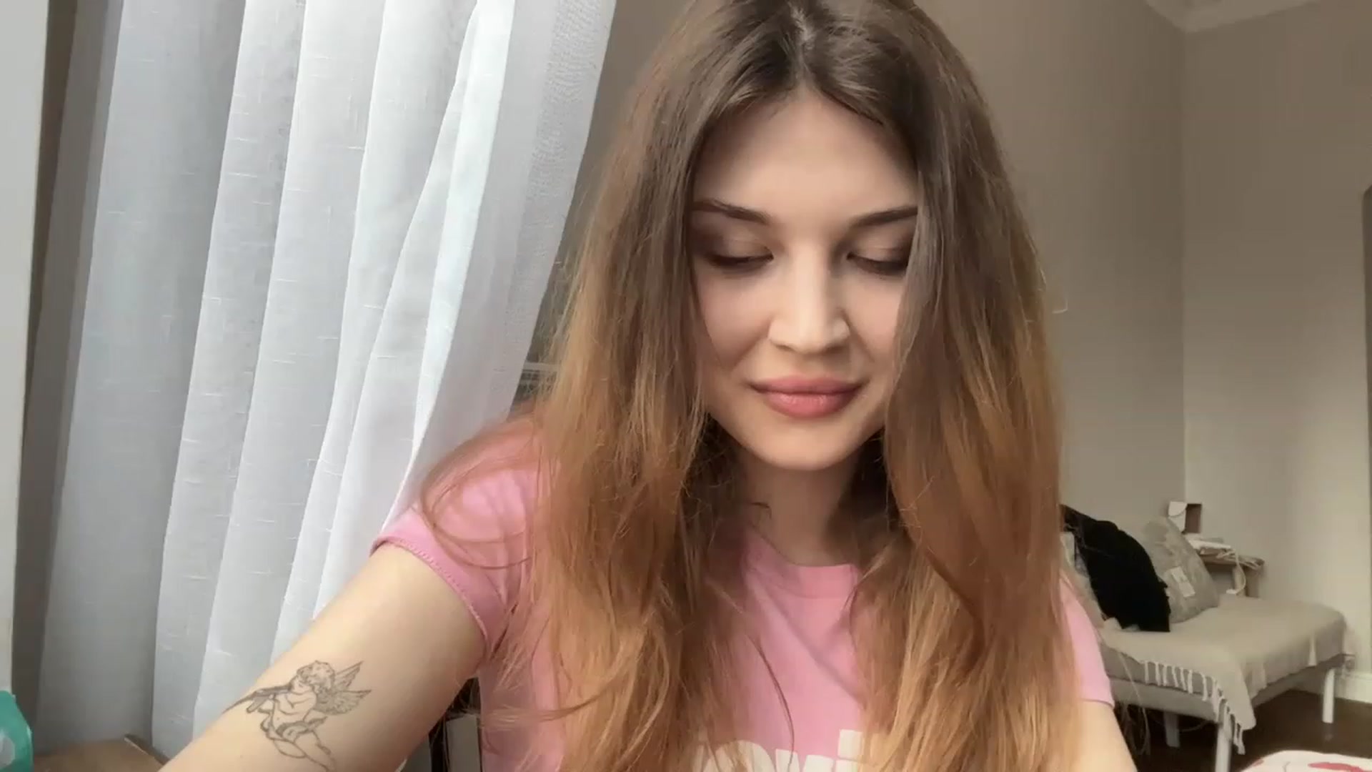 Gallery image thumbnail from Coconut_dream's myfreecams stream on, 05/04/2023, 16:10 image 5 of 20