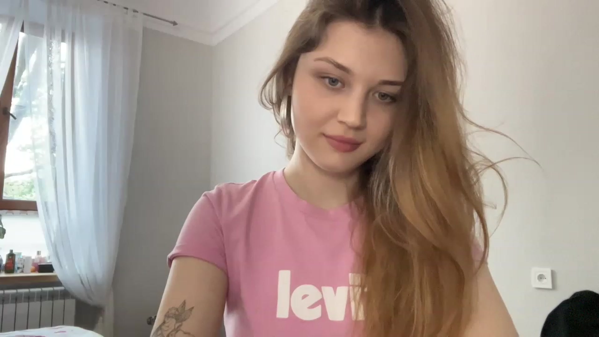 Gallery image thumbnail from Coconut_dream's myfreecams stream on, 05/04/2023, 16:10 image 3 of 20