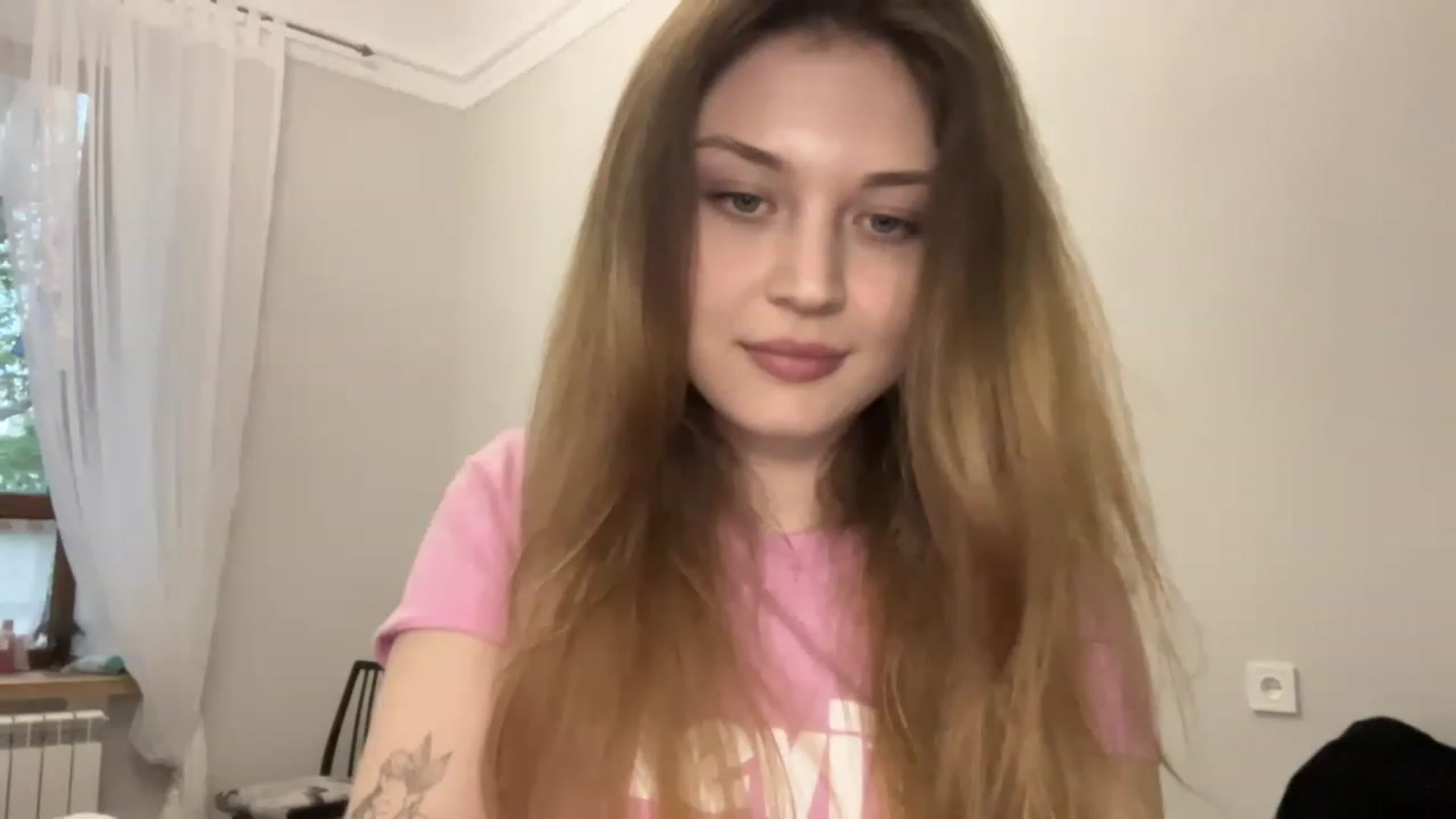 Gallery image thumbnail from Coconut_dream's myfreecams stream on, 05/04/2023, 16:29 image 20 of 20
