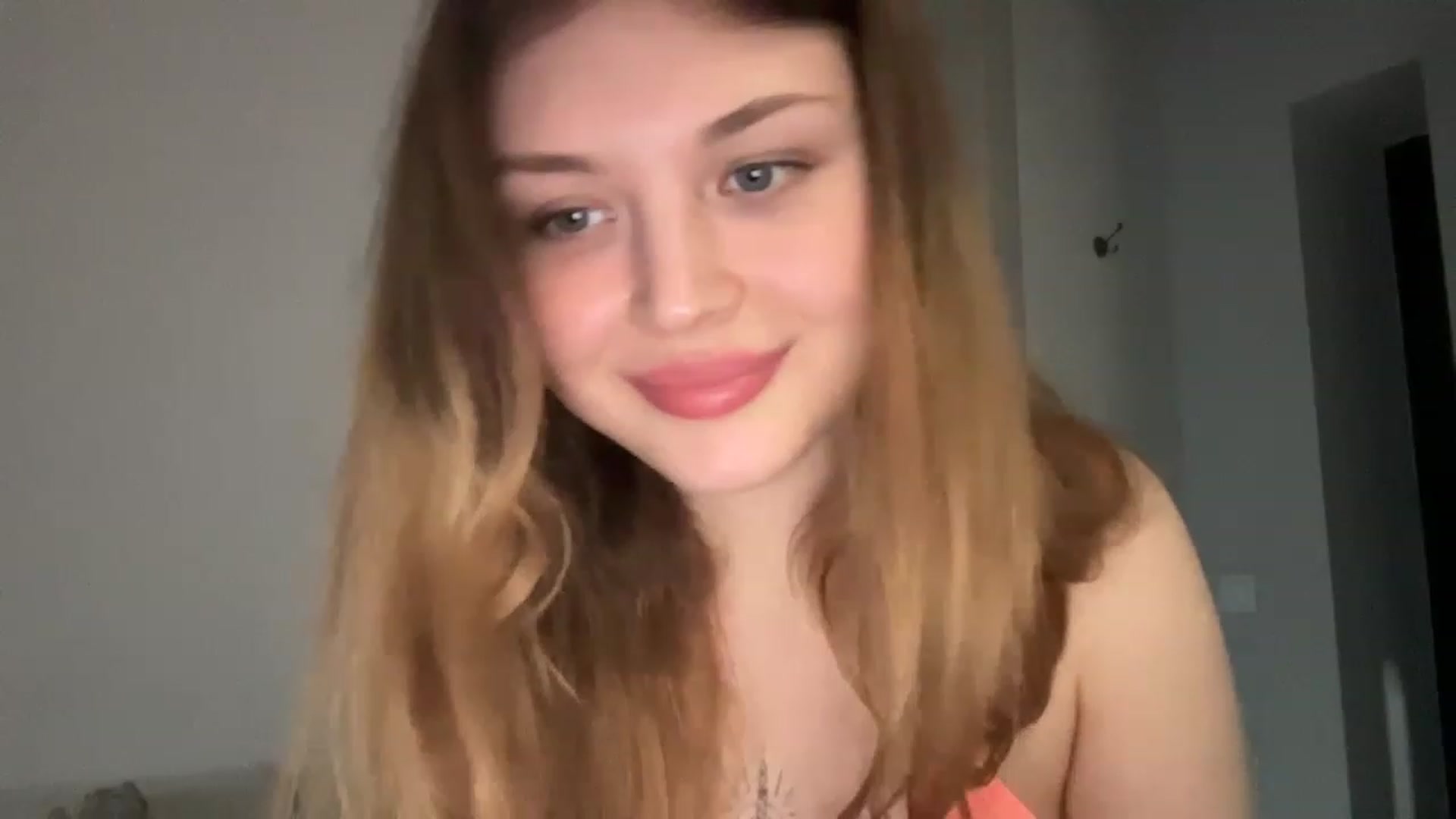 Gallery image thumbnail from Coconut_dream's myfreecams stream on, 05/07/2023, 17:46 image 3 of 20