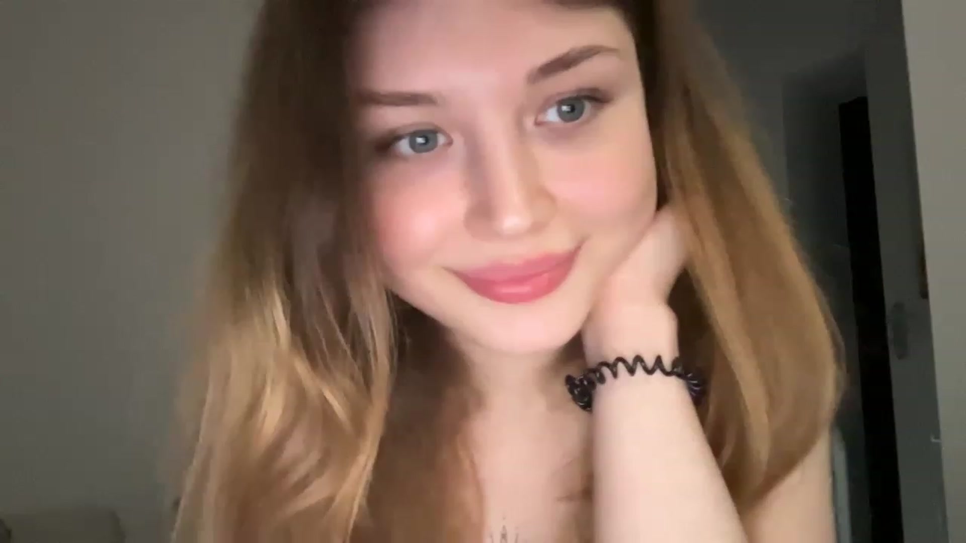 Gallery image thumbnail from Coconut_dream's myfreecams stream on, 05/07/2023, 17:46 image 16 of 20