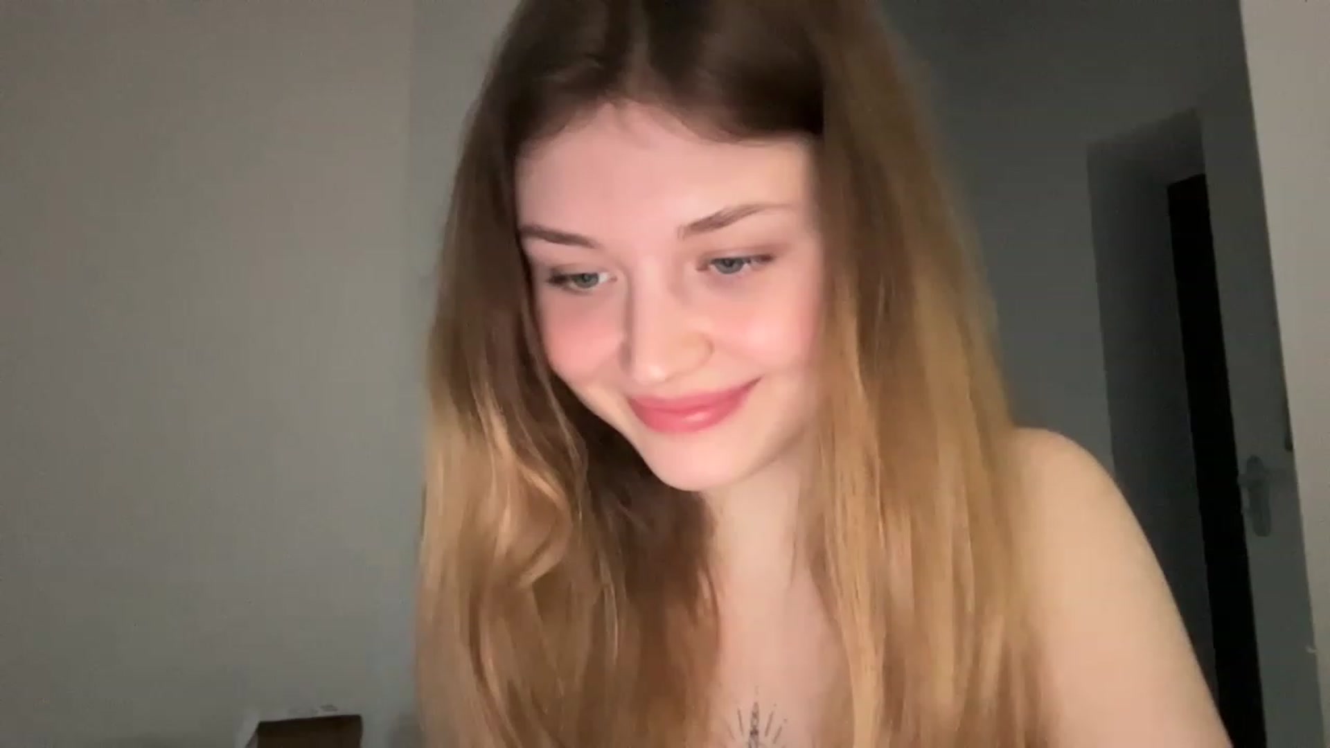 Gallery image thumbnail from Coconut_dream's myfreecams stream on, 05/07/2023, 17:46 image 8 of 20
