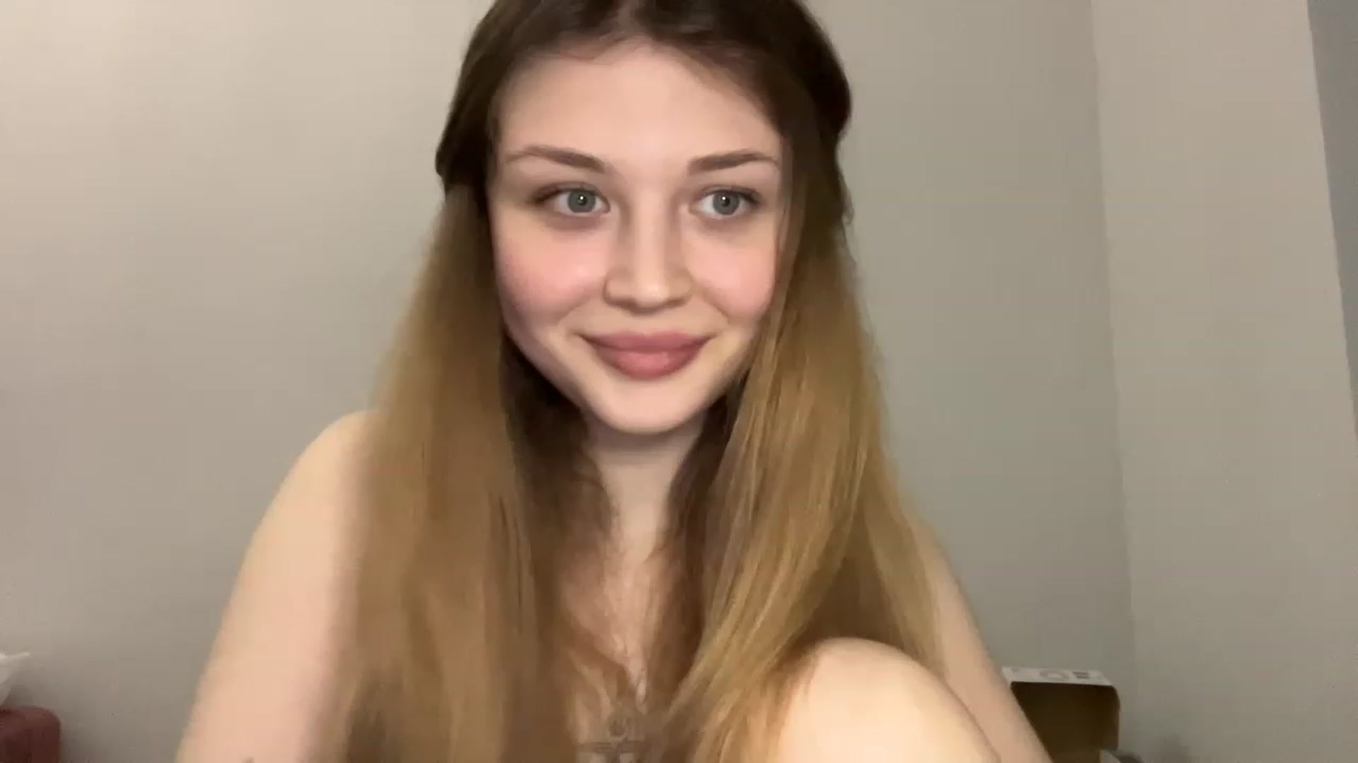 Gallery image thumbnail from Coconut_dream's myfreecams stream on, 05/08/2023, 17:34 image 4 of 20