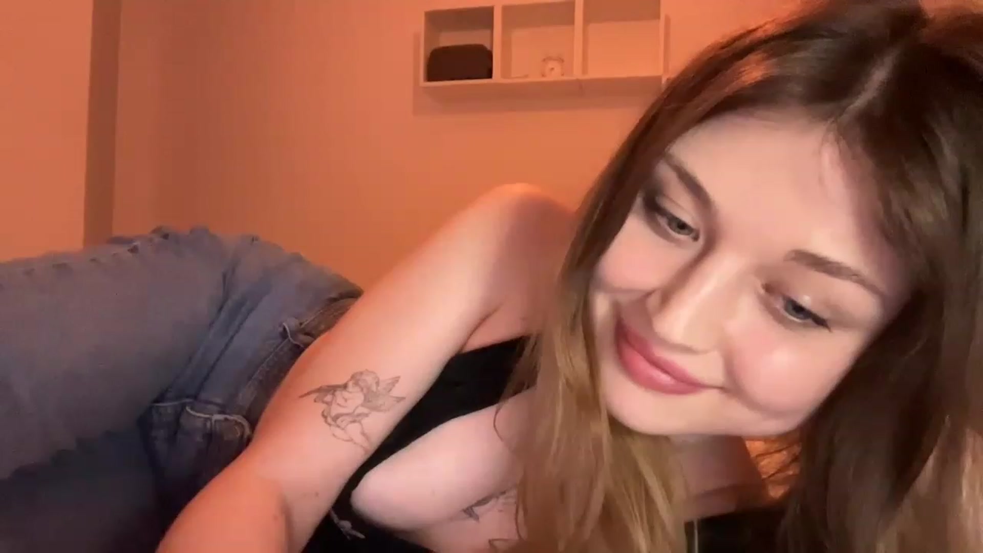 Gallery image thumbnail from Coconut_dream's myfreecams stream on, 05/14/2023, 17:53 image 18 of 20