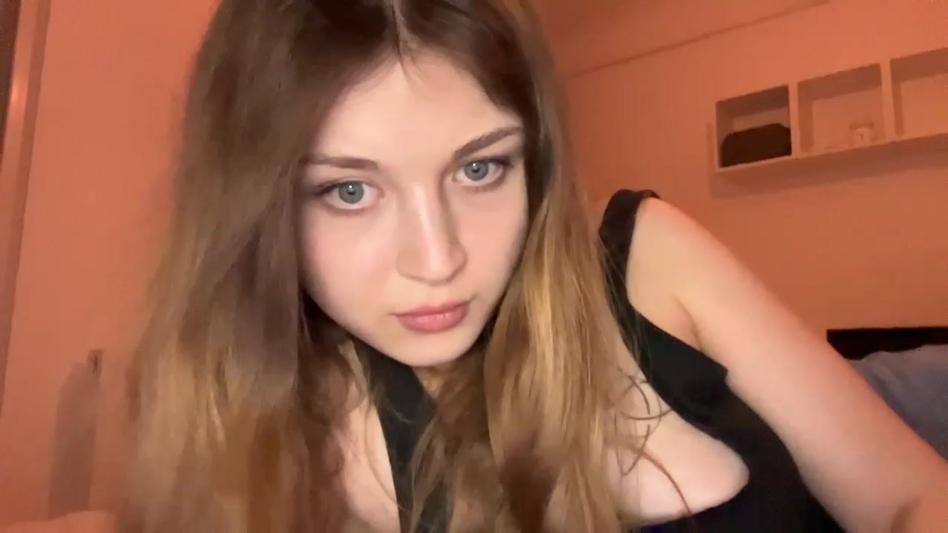 Gallery image thumbnail from Coconut_dream's myfreecams stream on, 05/14/2023, 18:46 image 10 of 20