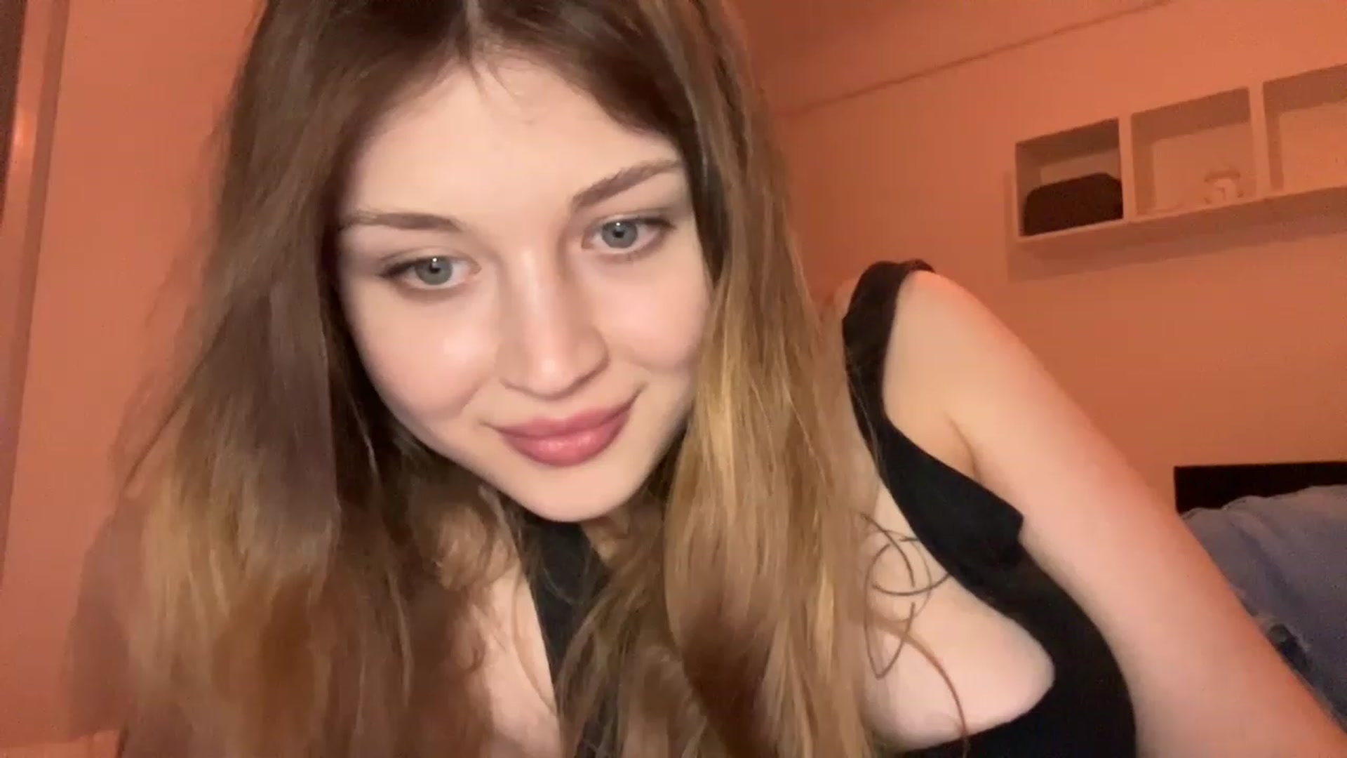Gallery image thumbnail from Coconut_dream's myfreecams stream on, 05/14/2023, 18:46 image 9 of 20