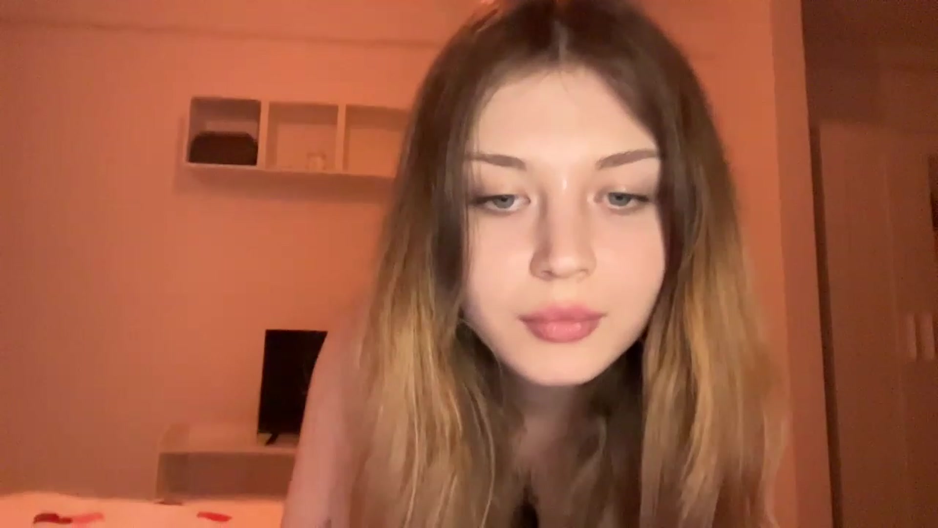 Gallery image thumbnail from Coconut_dream's myfreecams stream on, 05/14/2023, 18:46 image 13 of 20