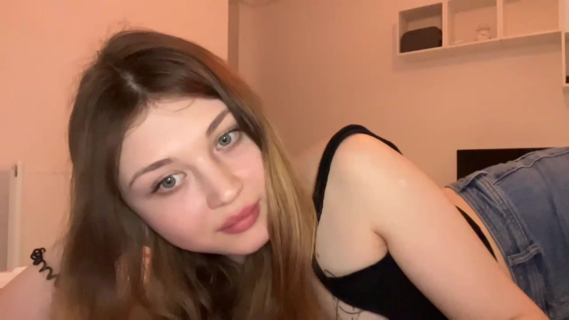 Gallery image thumbnail from Coconut_dream's myfreecams stream on, 05/14/2023, 19:40 image 2 of 20