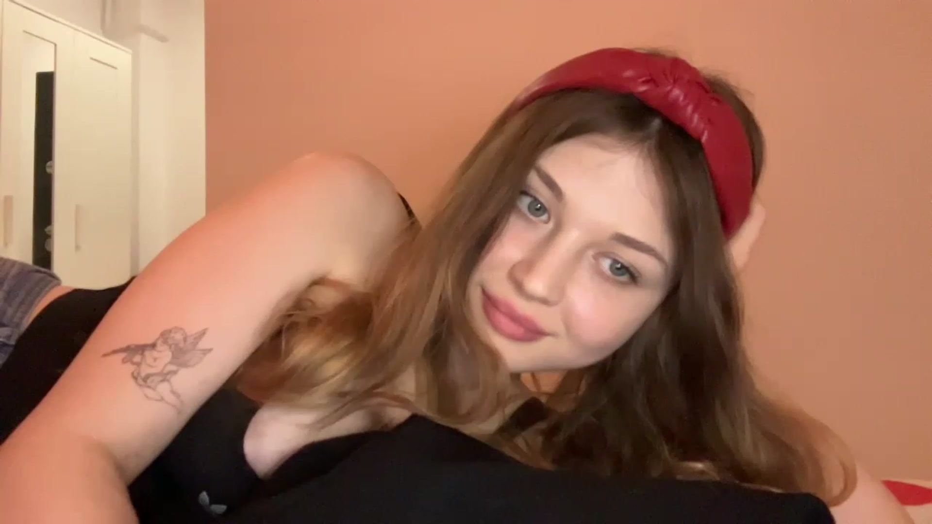 Gallery image thumbnail from Coconut_dream's myfreecams stream on, 05/14/2023, 19:40 image 12 of 20