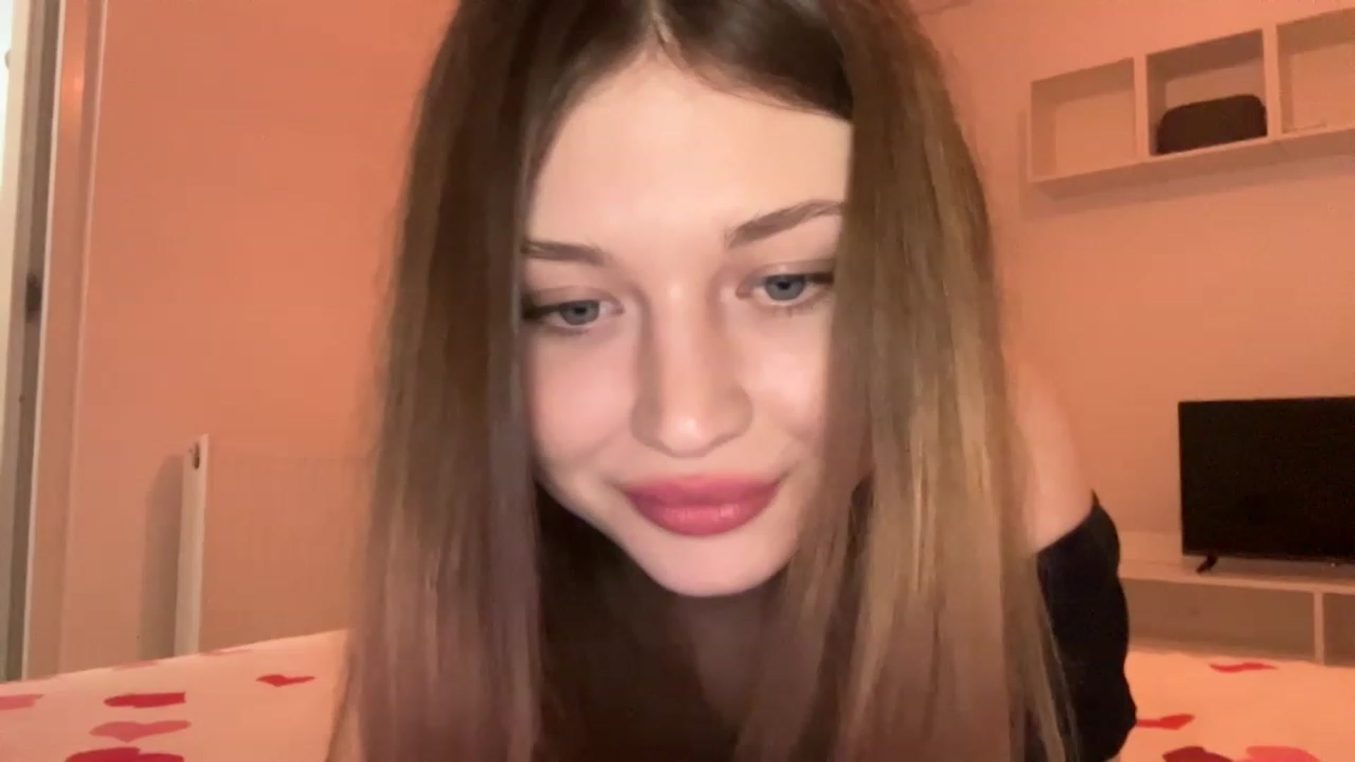 Gallery image thumbnail from Coconut_dream's myfreecams stream on, 05/15/2023, 17:15 image 10 of 20