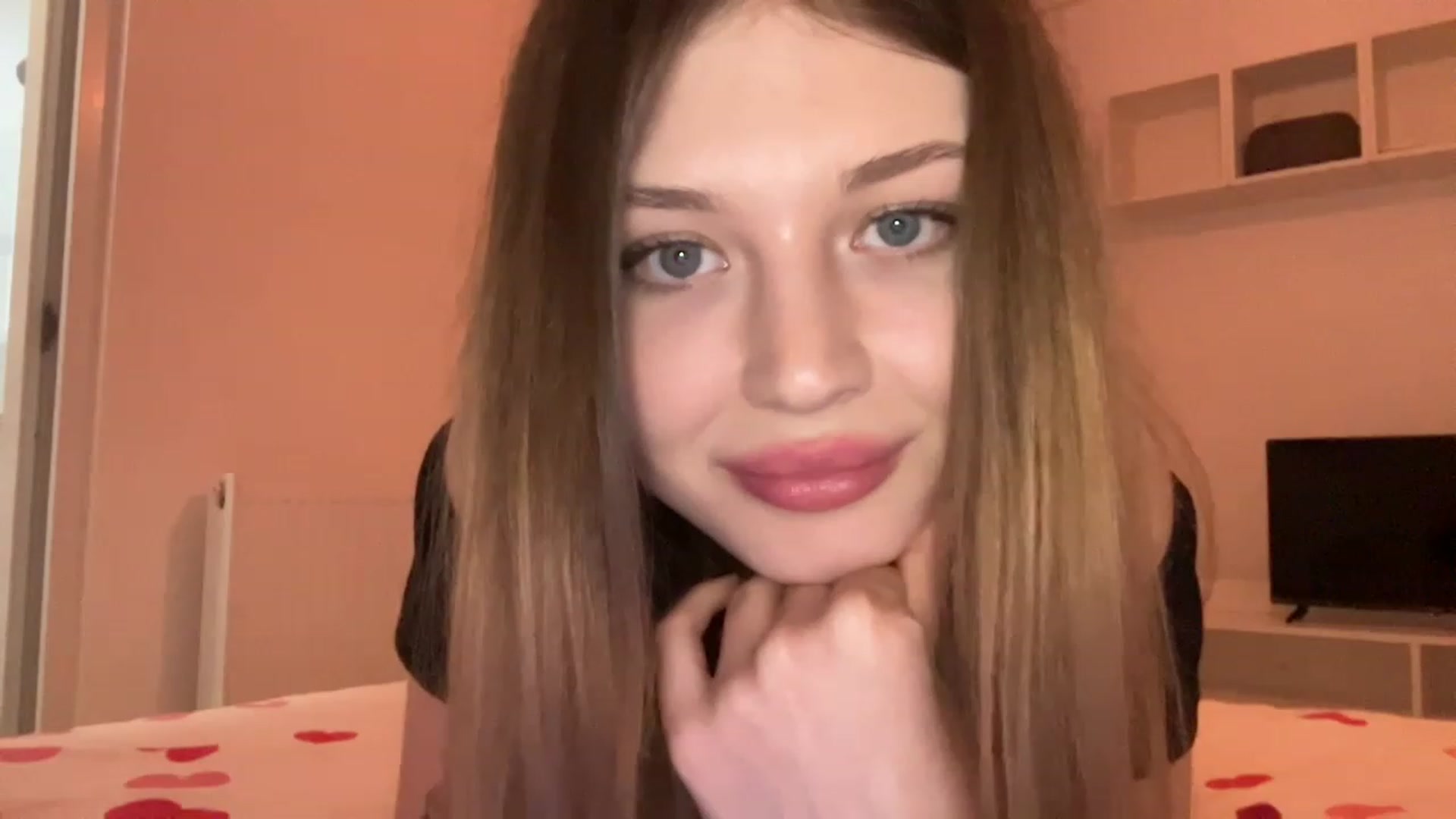 Gallery image thumbnail from Coconut_dream's myfreecams stream on, 05/15/2023, 17:15 image 18 of 20