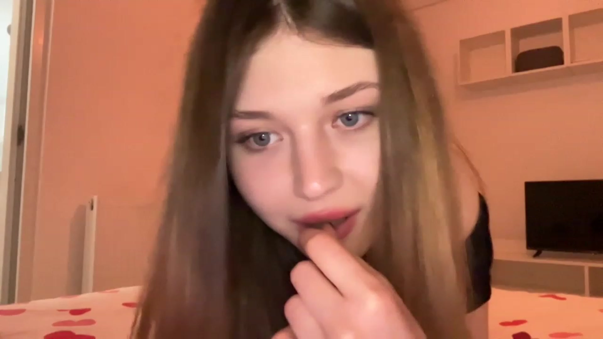 Gallery image thumbnail from Coconut_dream's myfreecams stream on, 05/15/2023, 17:15 image 15 of 20