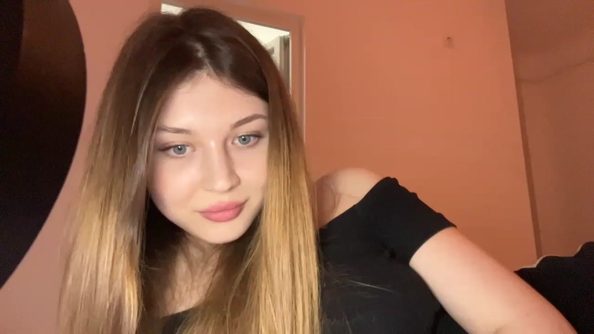Gallery image thumbnail from Coconut_dream's myfreecams stream on, 05/15/2023, 18:59 image 15 of 20