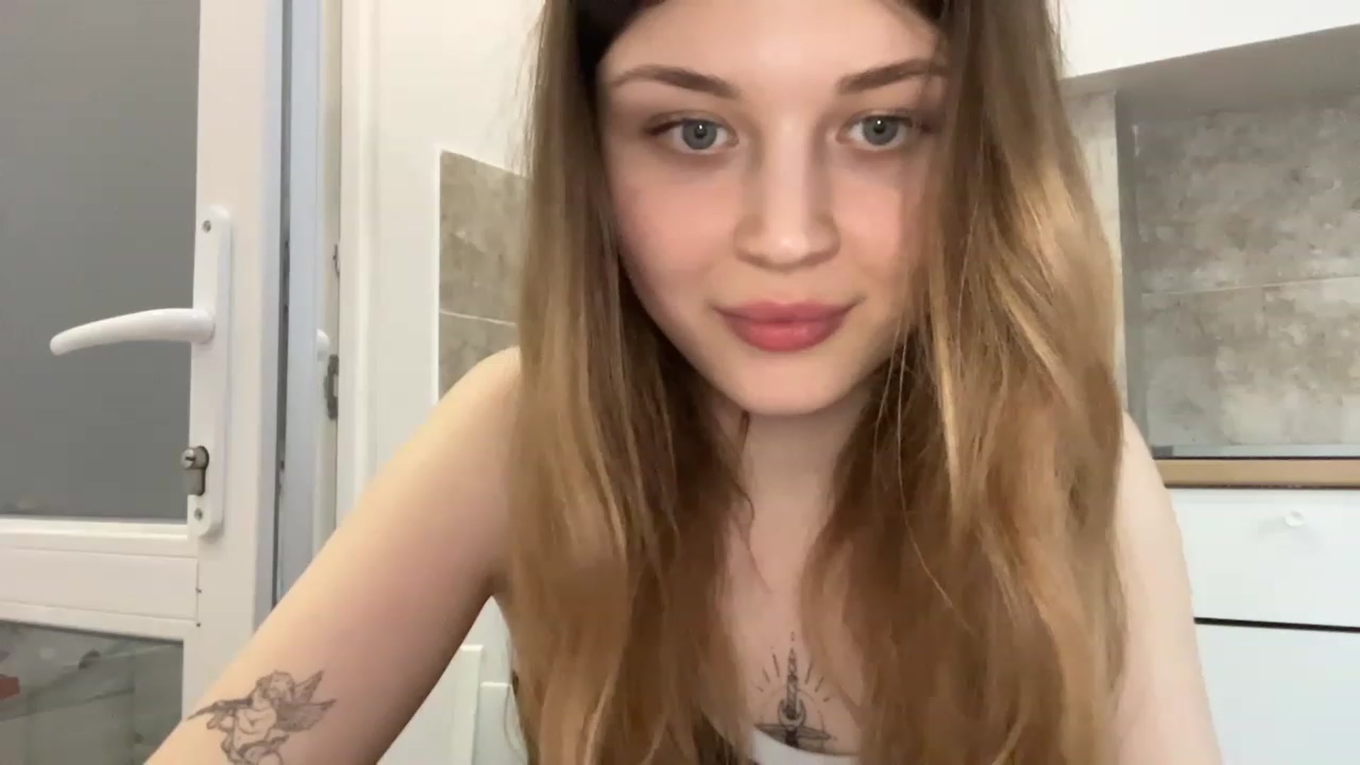 Gallery image thumbnail from Coconut_dream's myfreecams stream on, 05/18/2023, 17:35 image 8 of 20