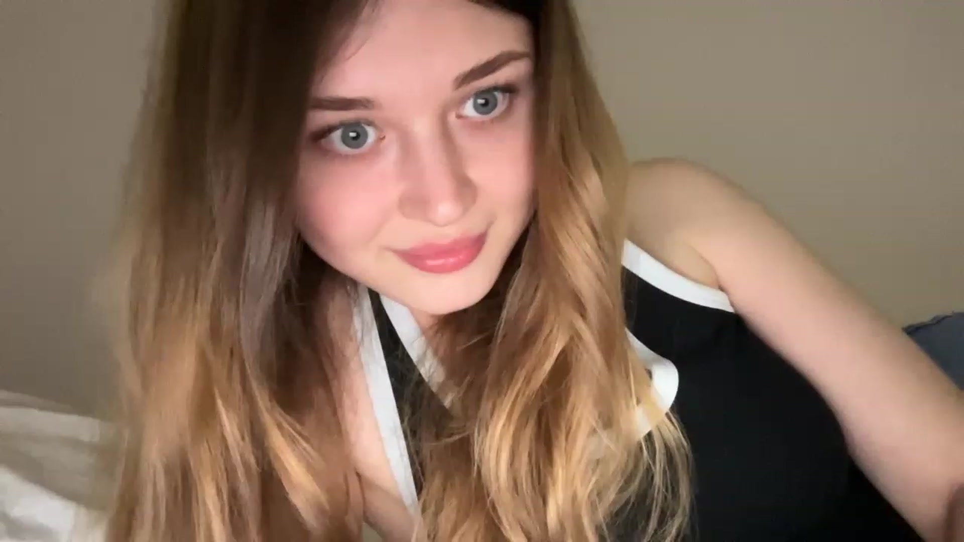 Gallery image thumbnail from Coconut_dream's myfreecams stream on, 05/18/2023, 18:28 image 11 of 20